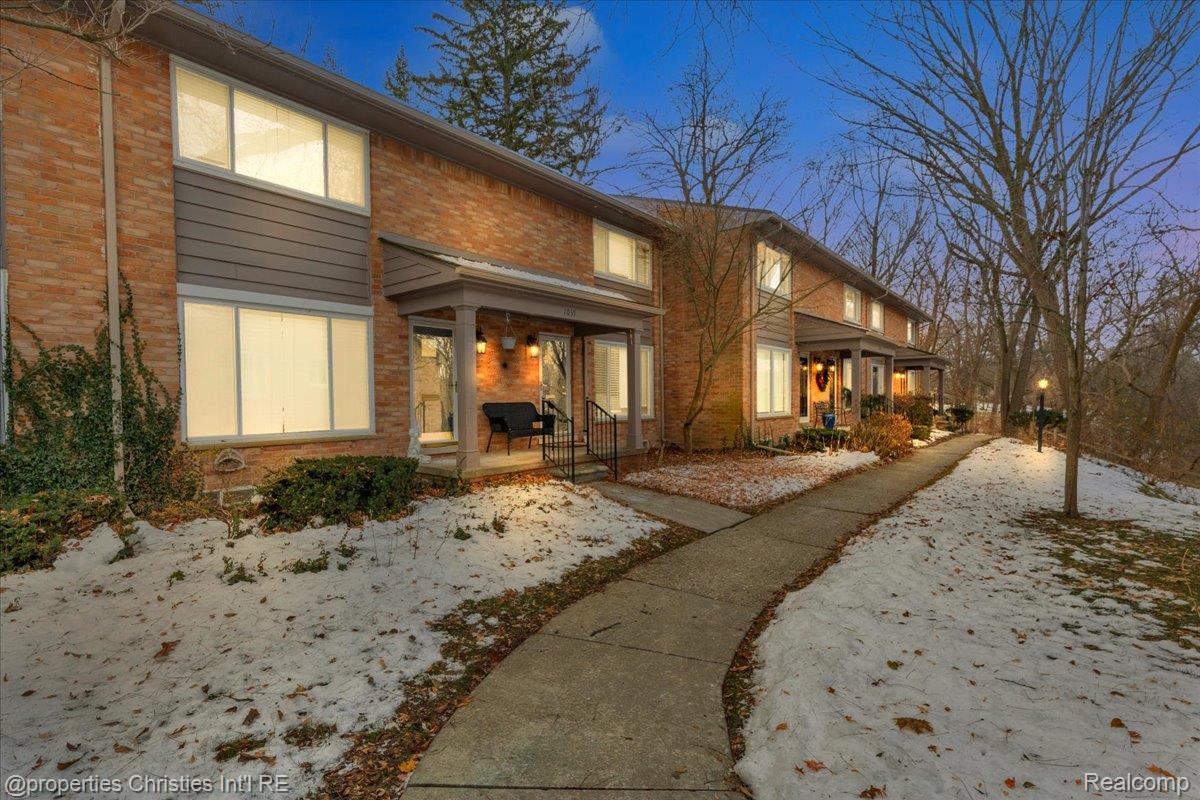 1039 N Old Woodward Avenue 3