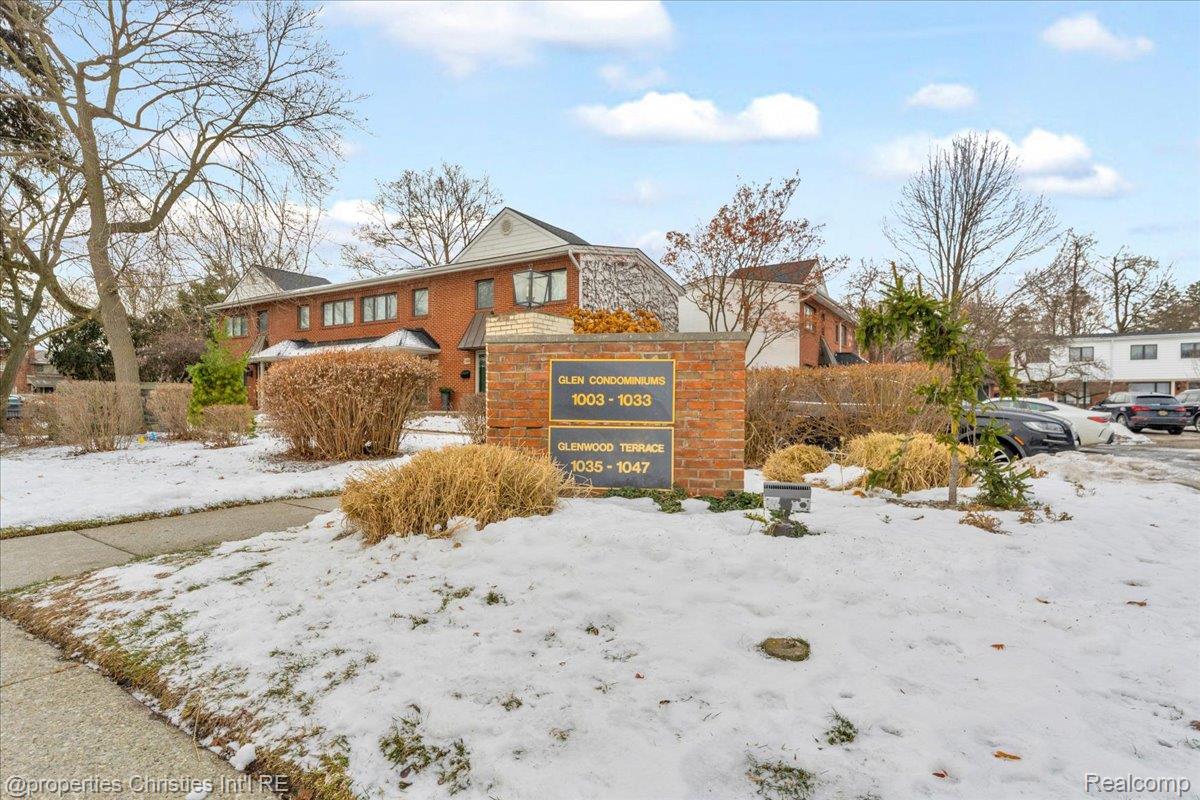 1039 N Old Woodward Avenue 3