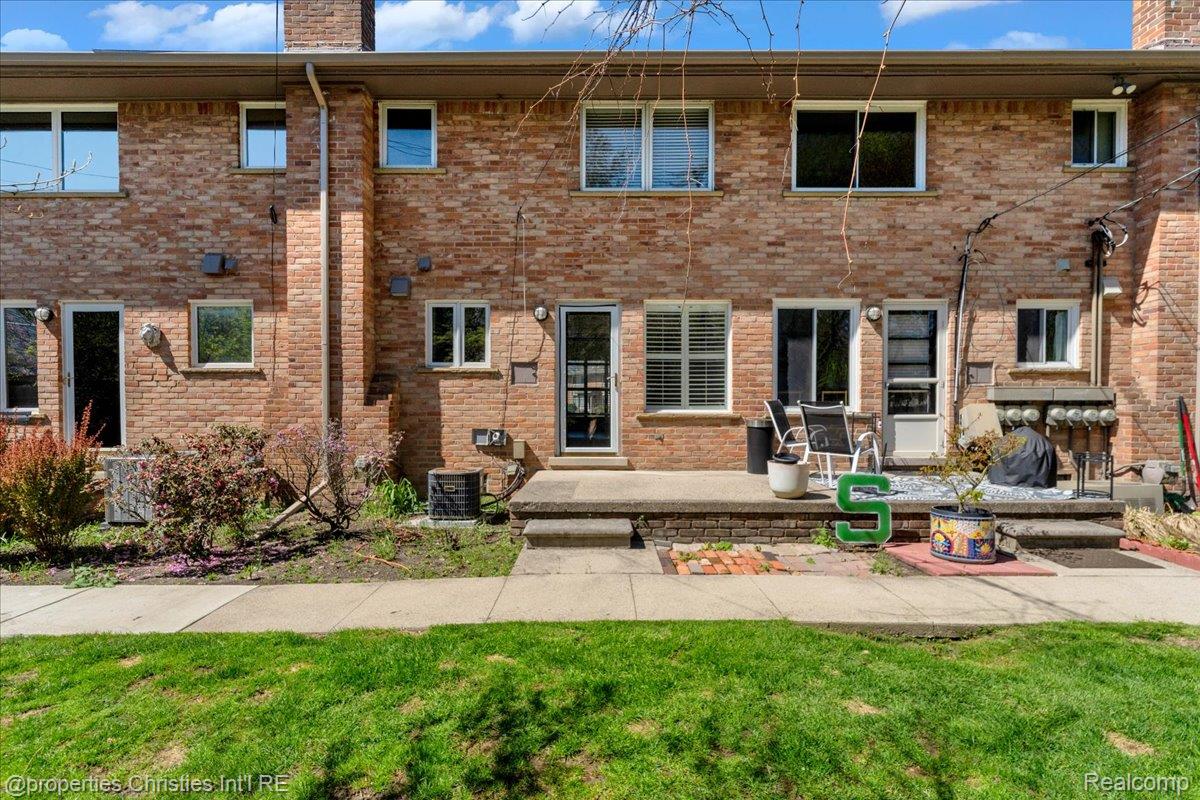 1035 N Old Woodward Avenue