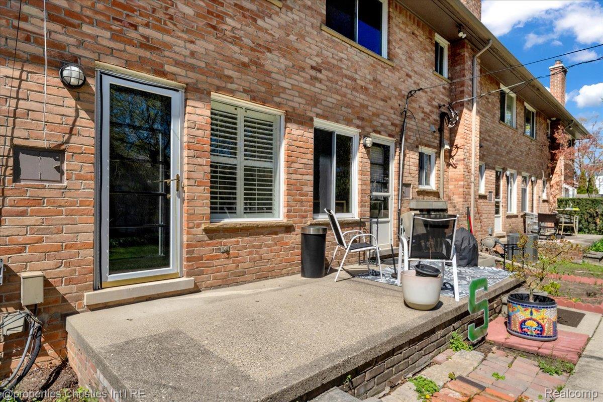 1035 N Old Woodward Avenue