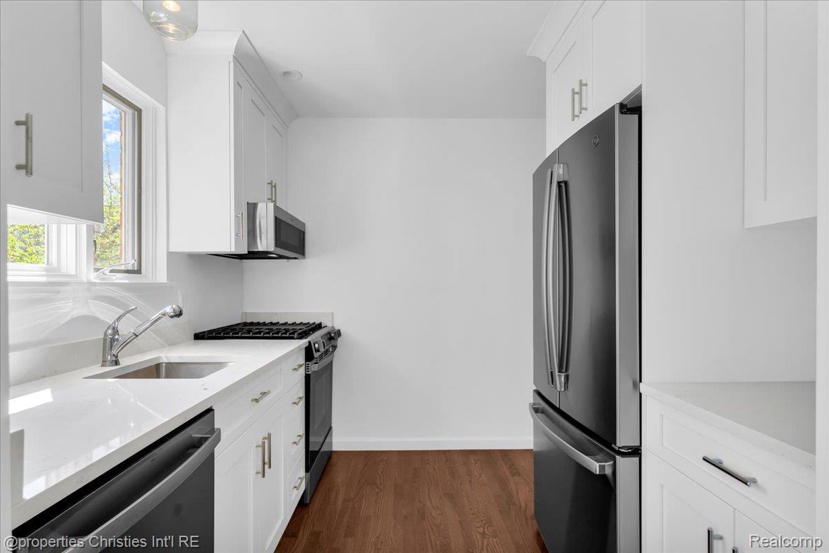 1035 N Old Woodward Avenue