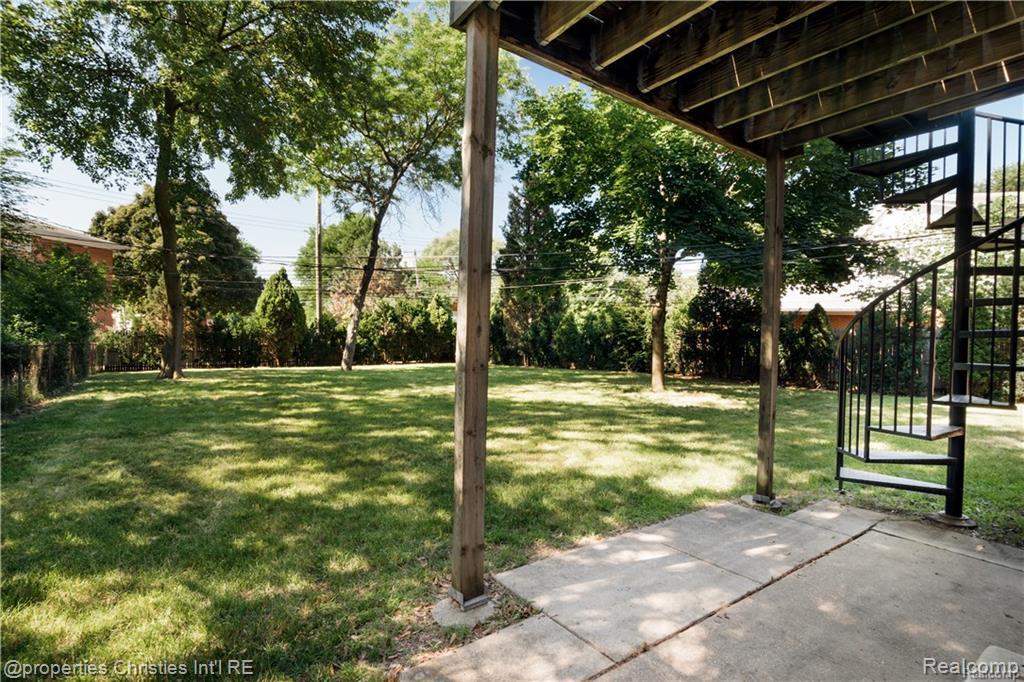 215 Woodsboro Drive