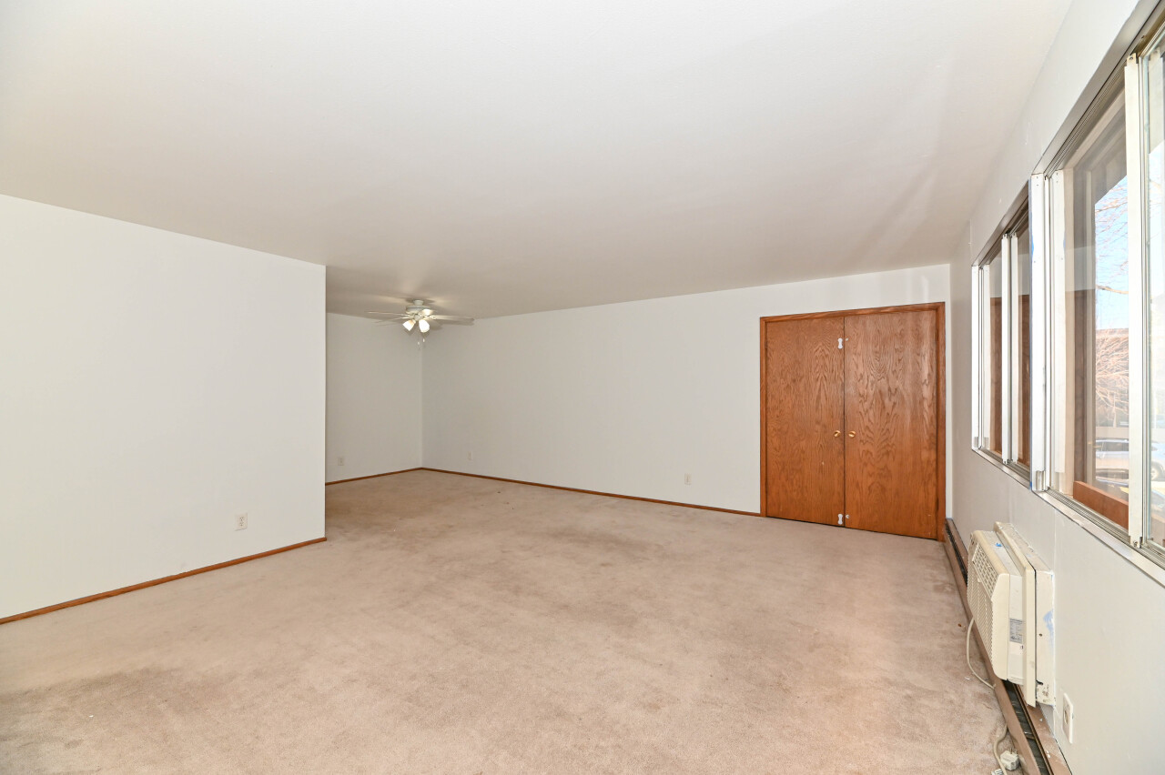4434 N Oakland Ave