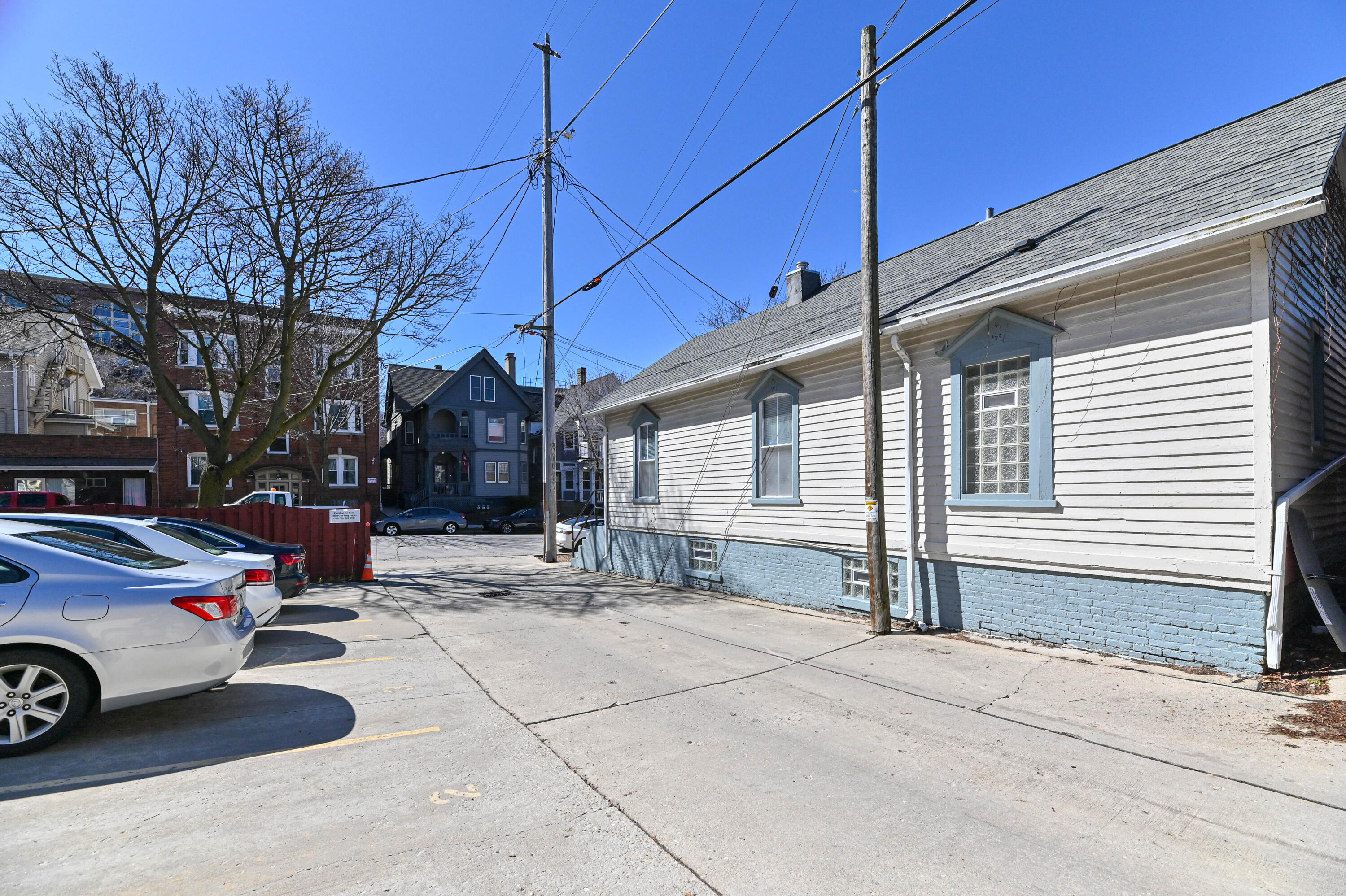 610 E Pleasant St 614