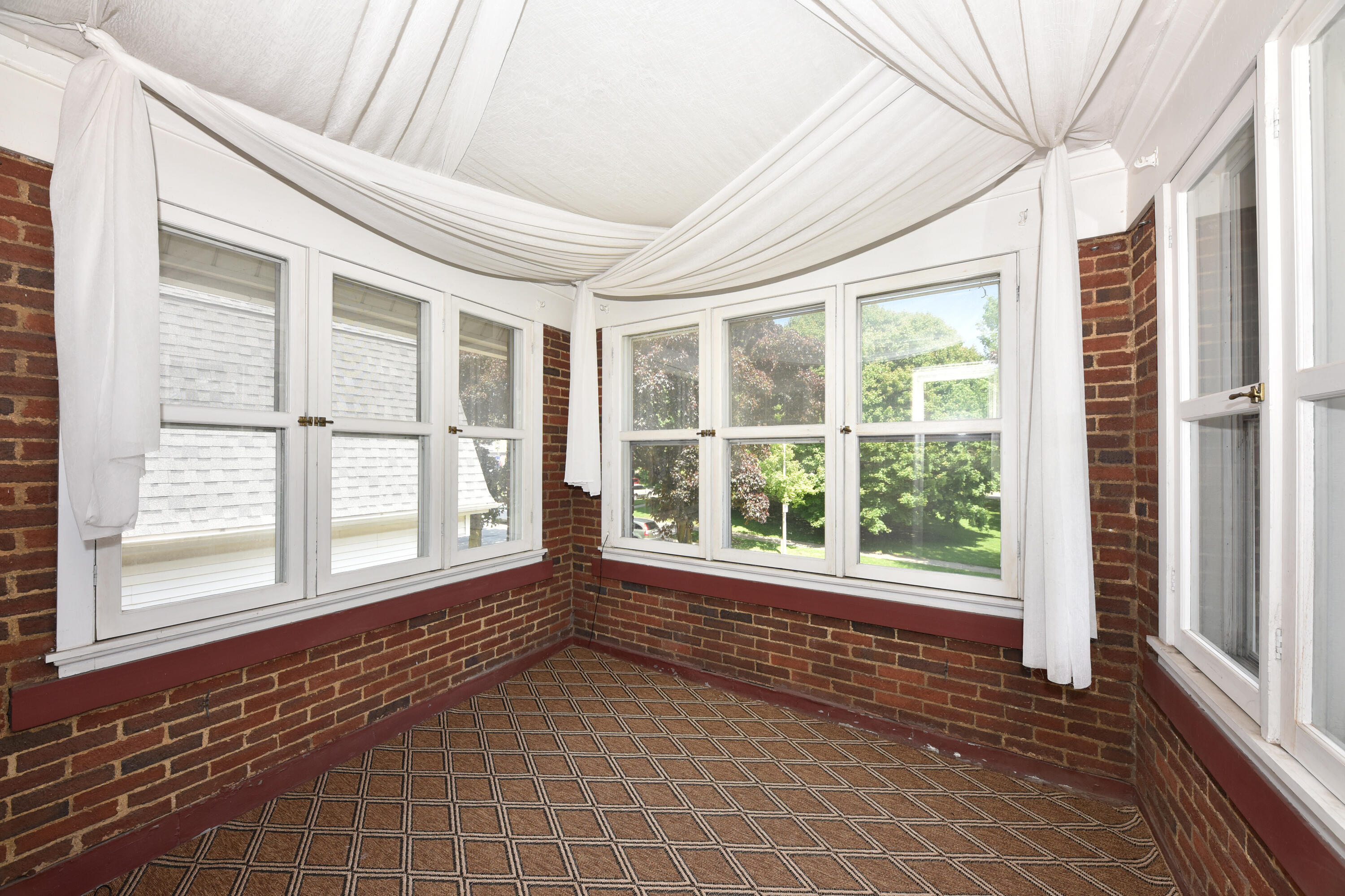 2485 N Maryland Ave 2487