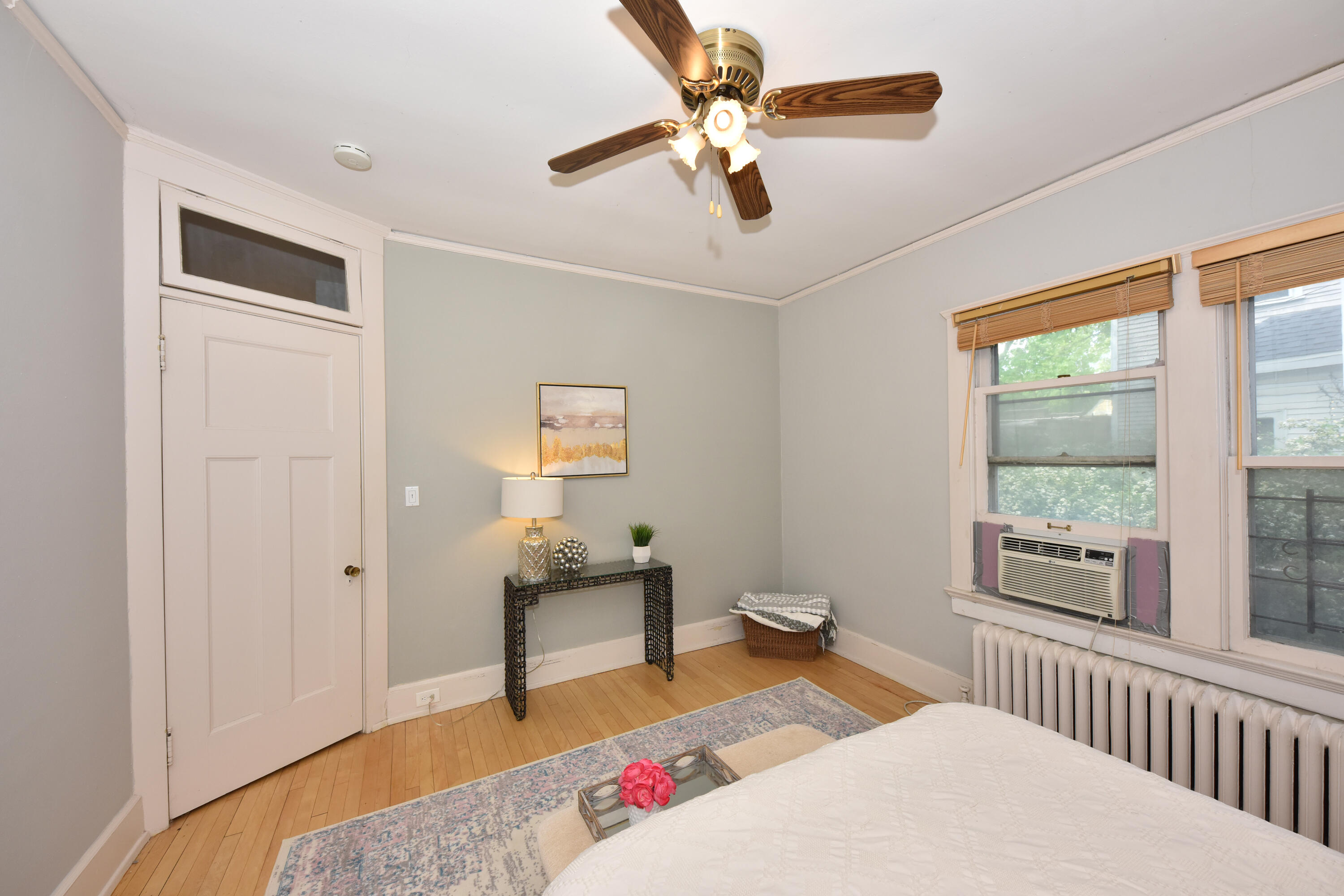 2485 N Maryland Ave 2487