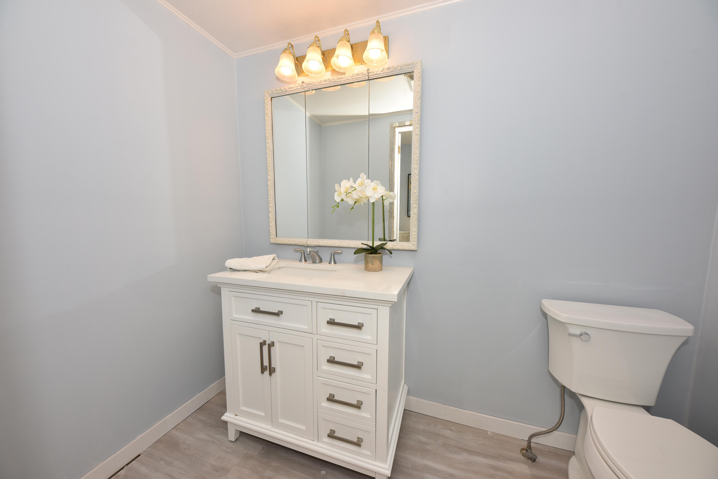 2485 N Maryland Ave 2487