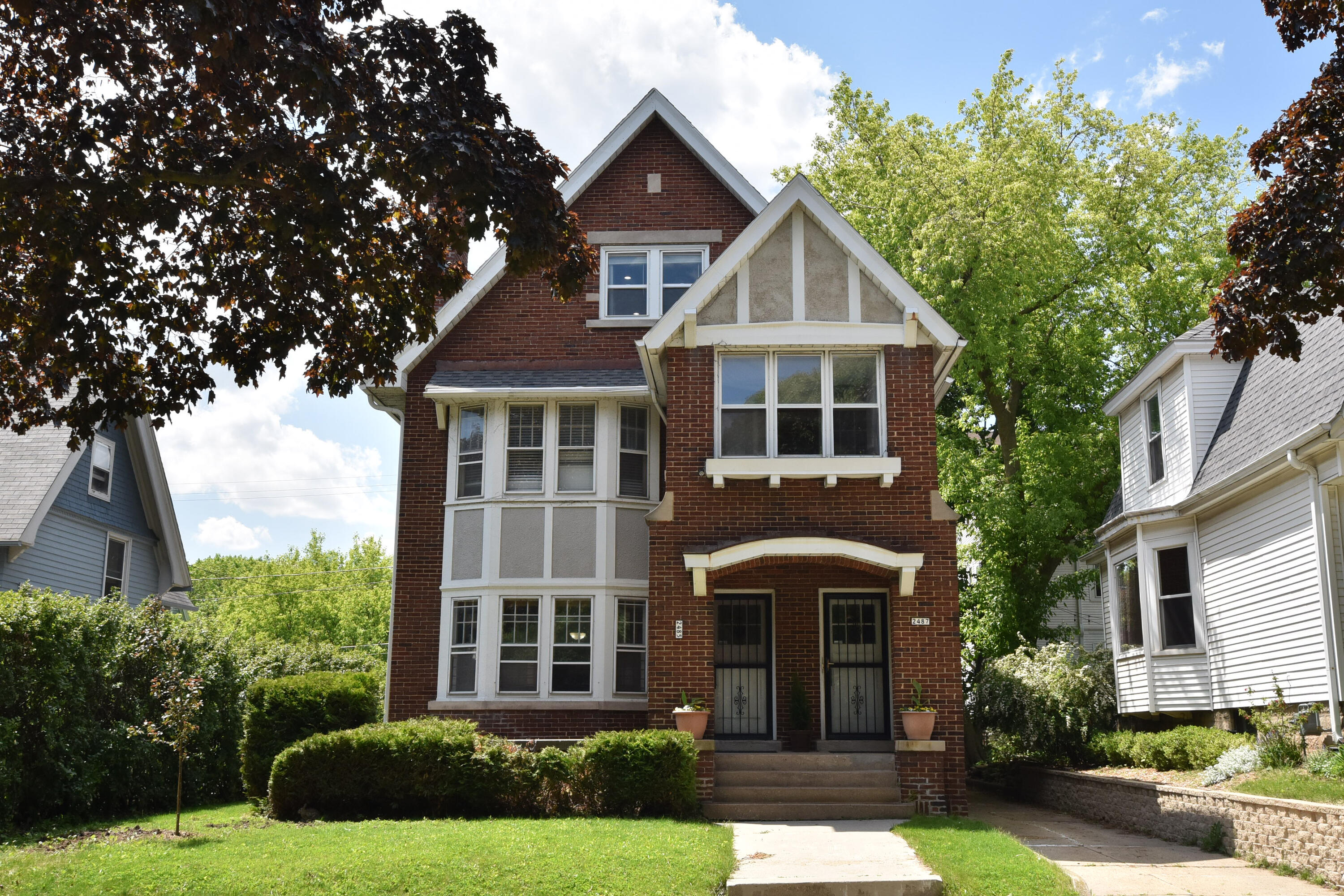 2485 N Maryland Ave 2487