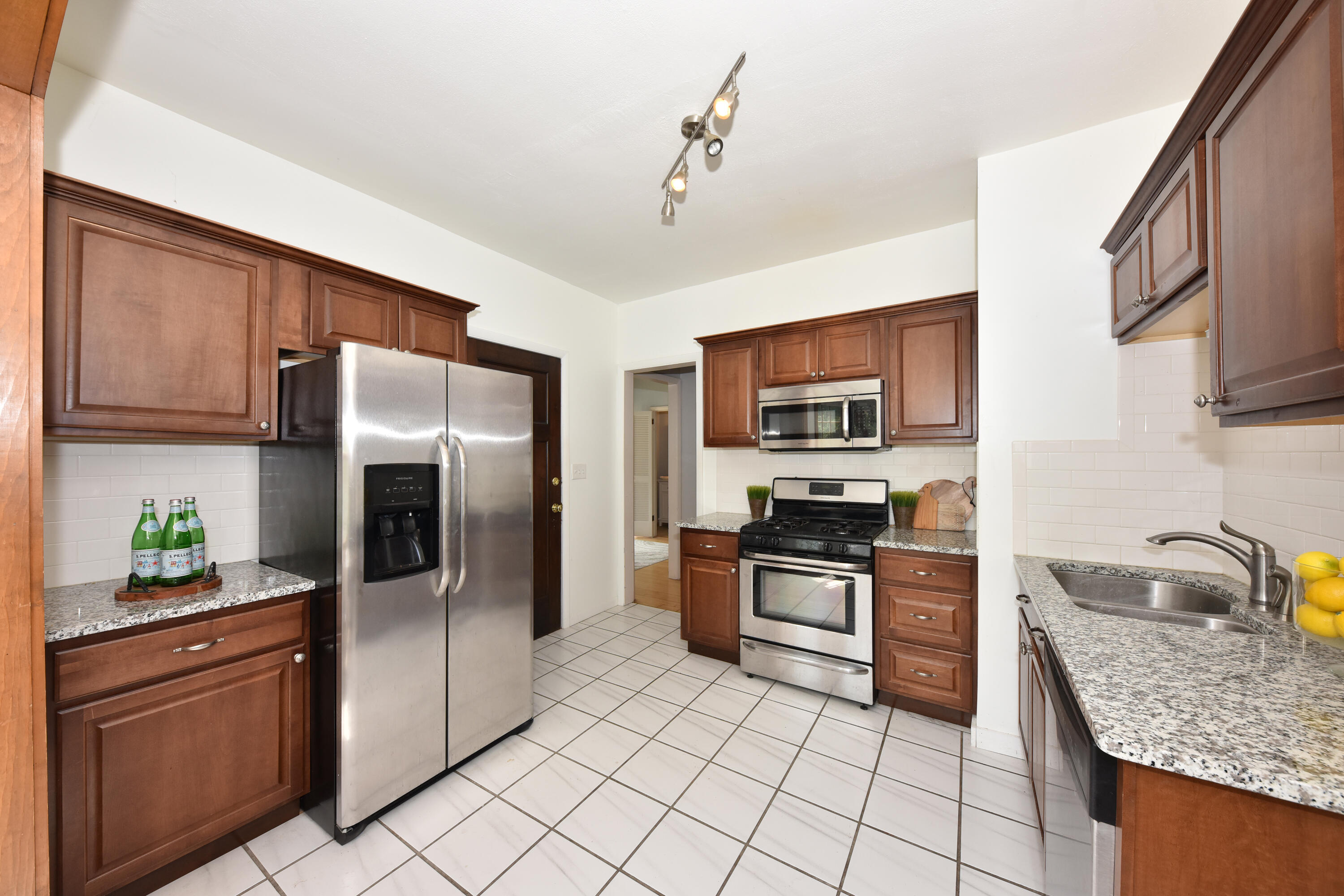 2485 N Maryland Ave 2487