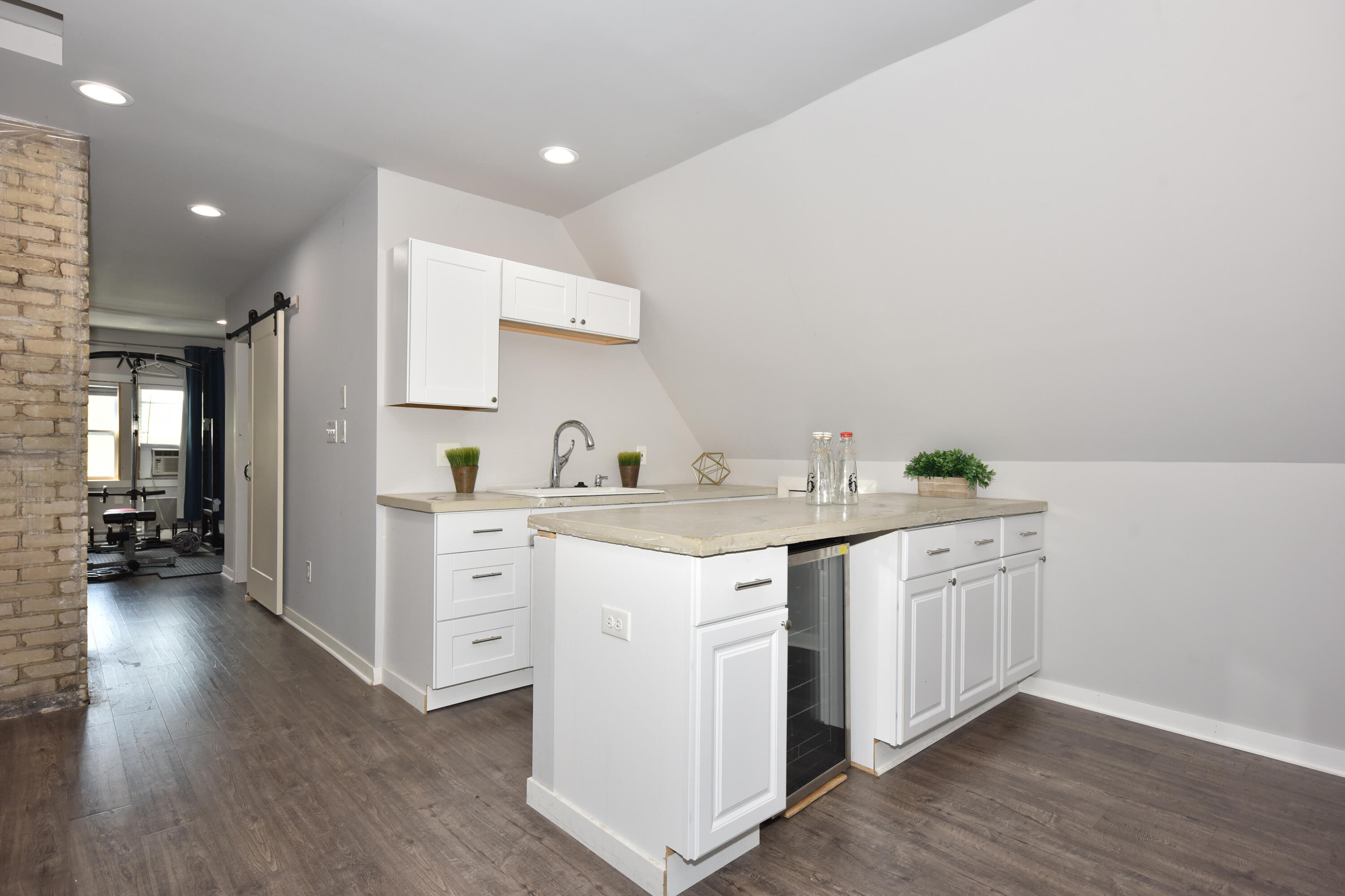 2485 N Maryland Ave 2487