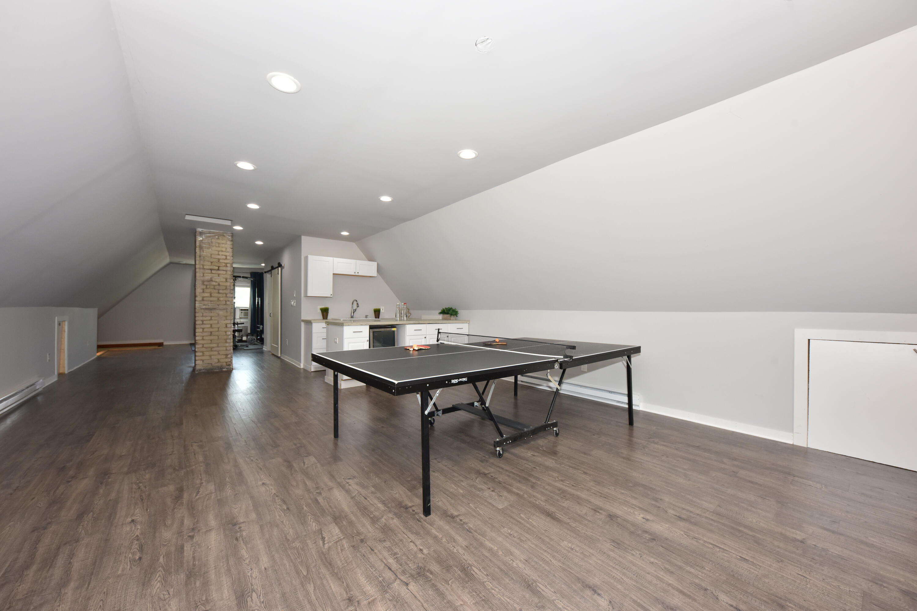 2485 N Maryland Ave 2487