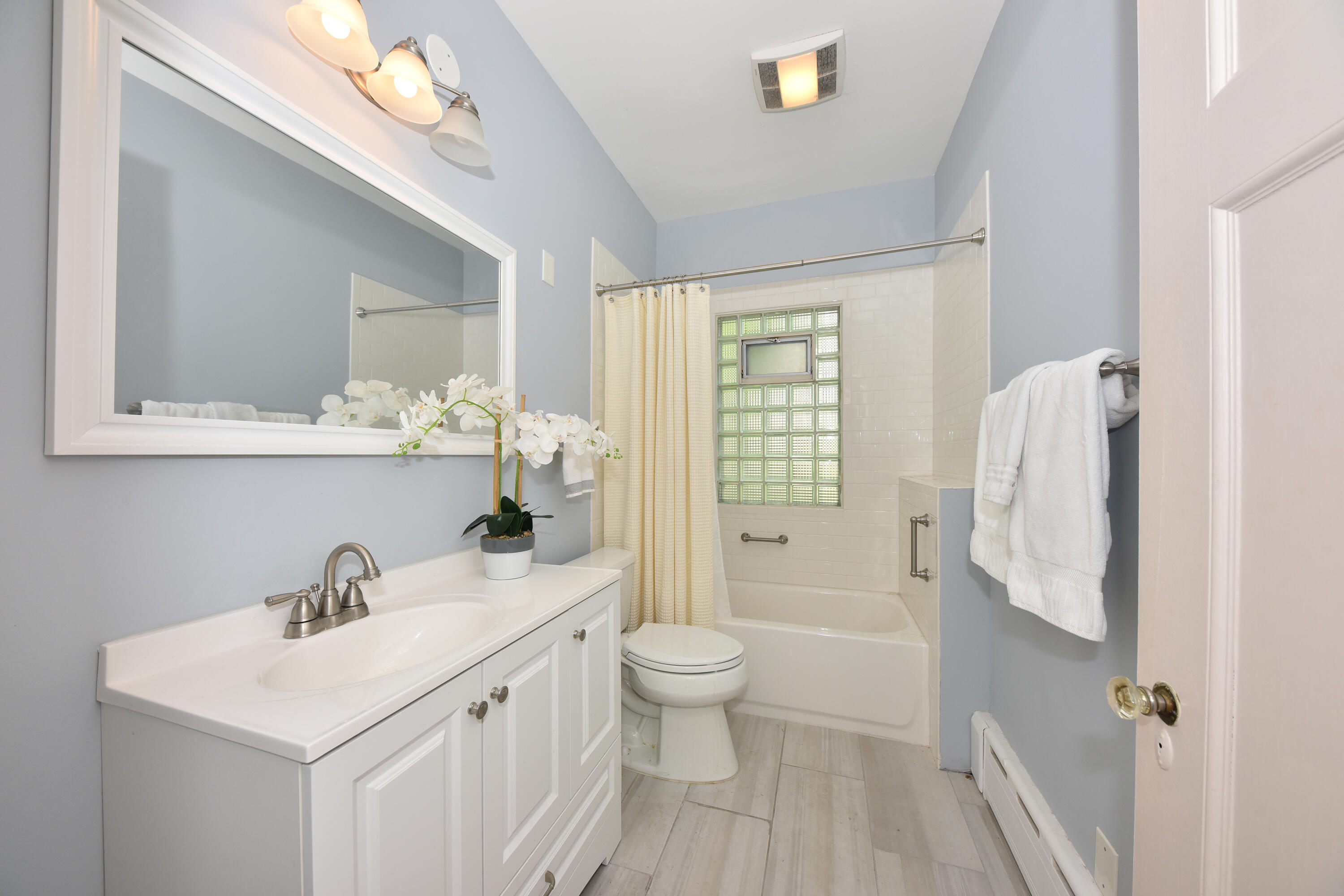 2485 N Maryland Ave 2487