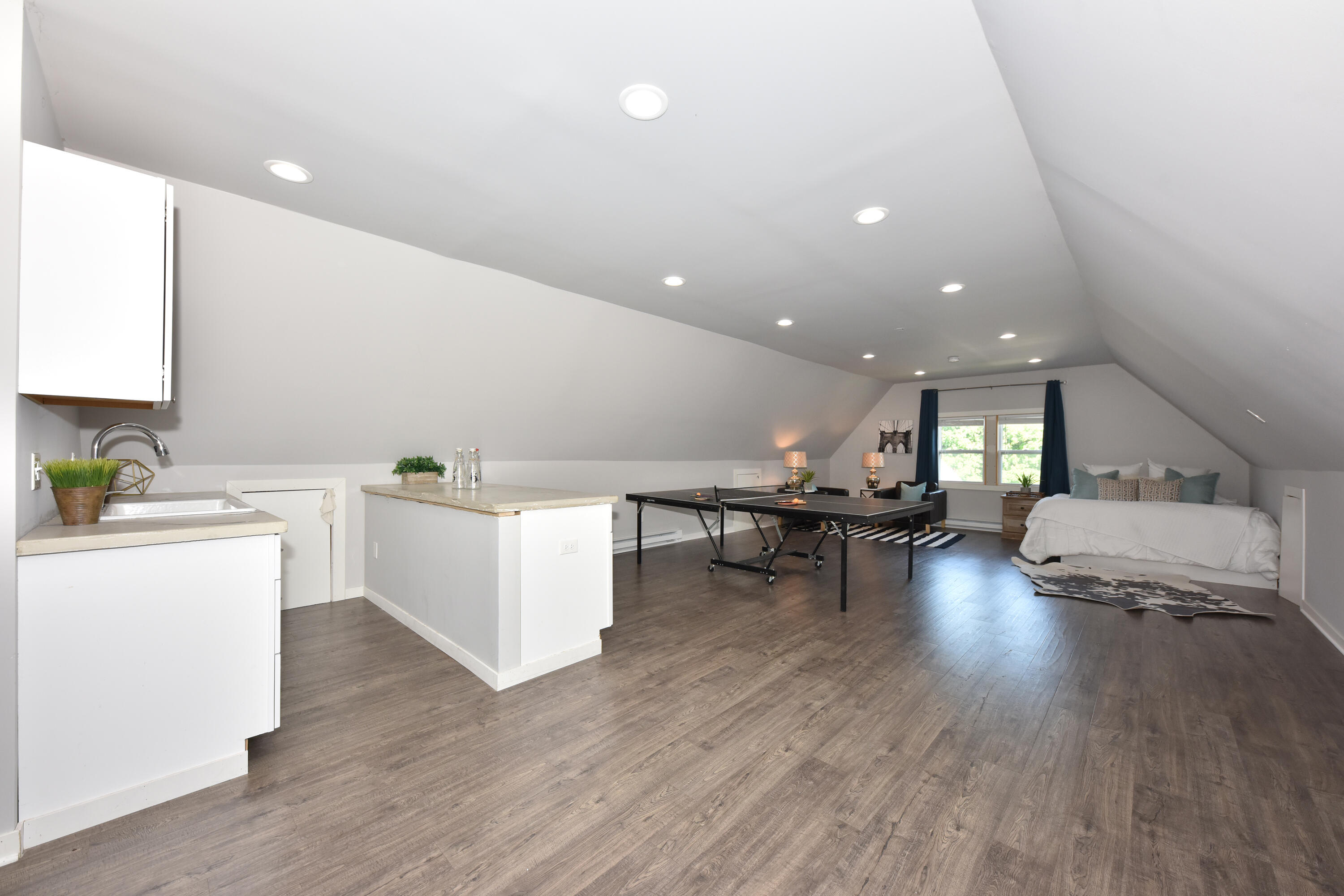 2485 N Maryland Ave 2487