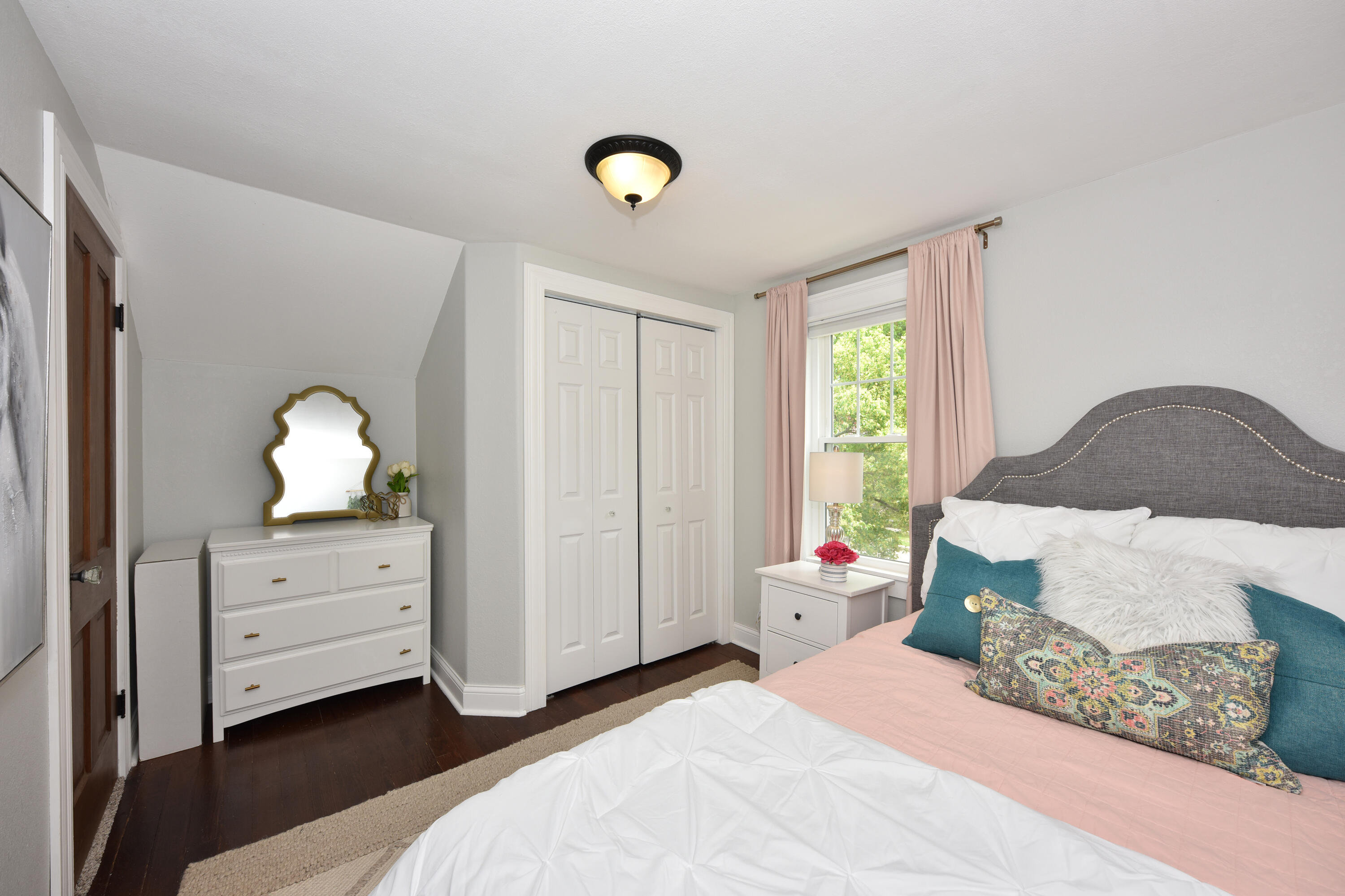 W62N679 Riveredge Dr