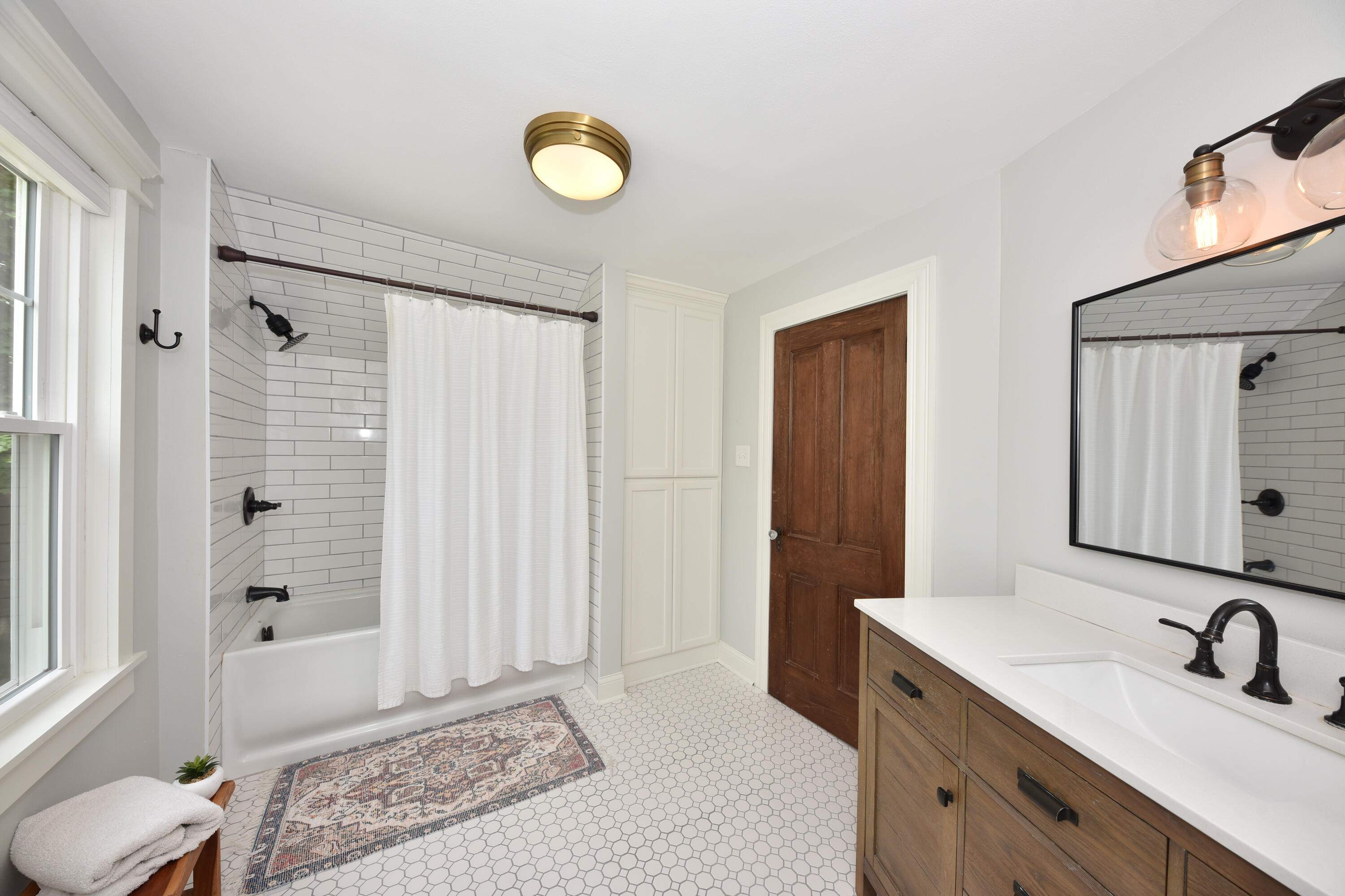 W62N679 Riveredge Dr