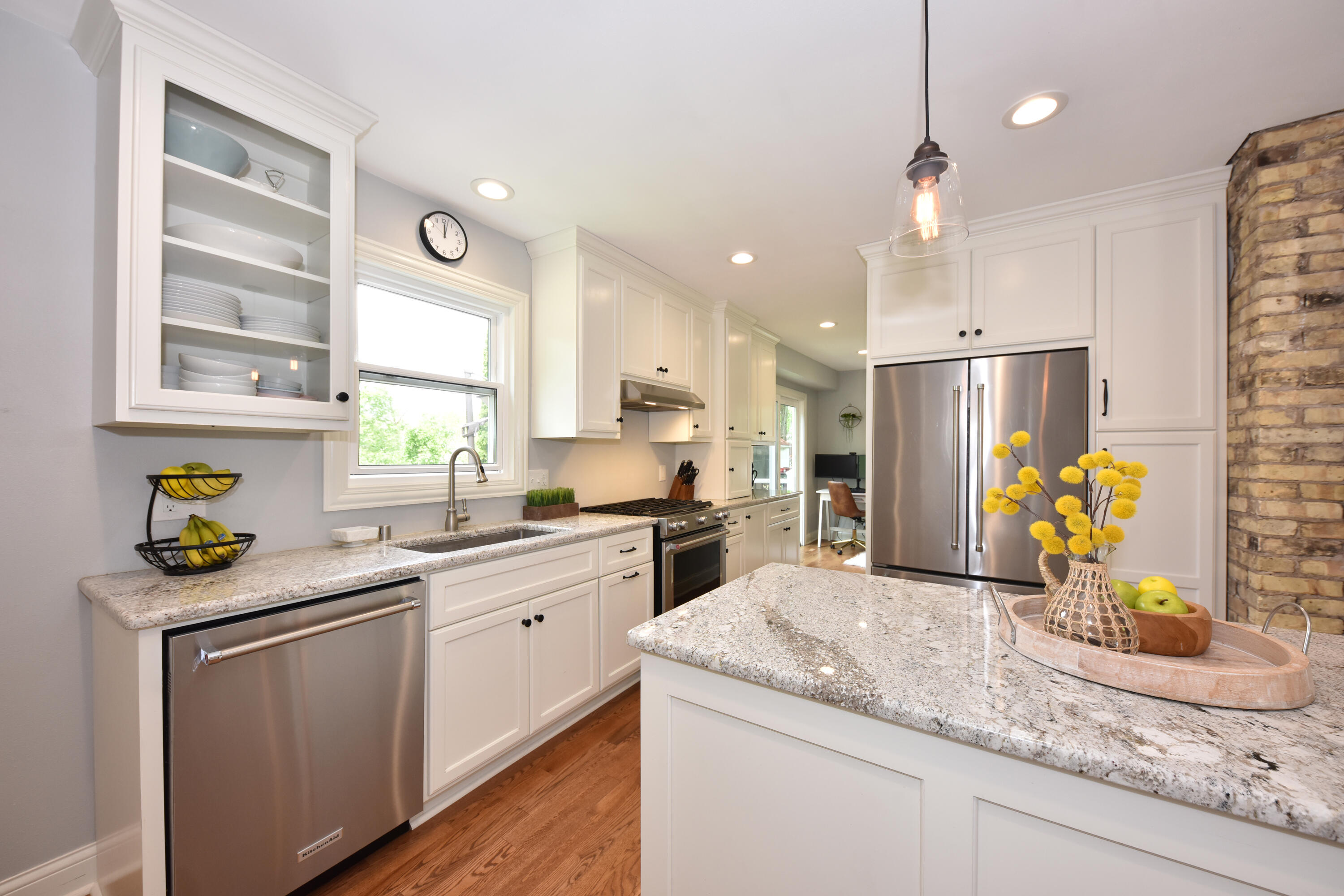 W62N679 Riveredge Dr