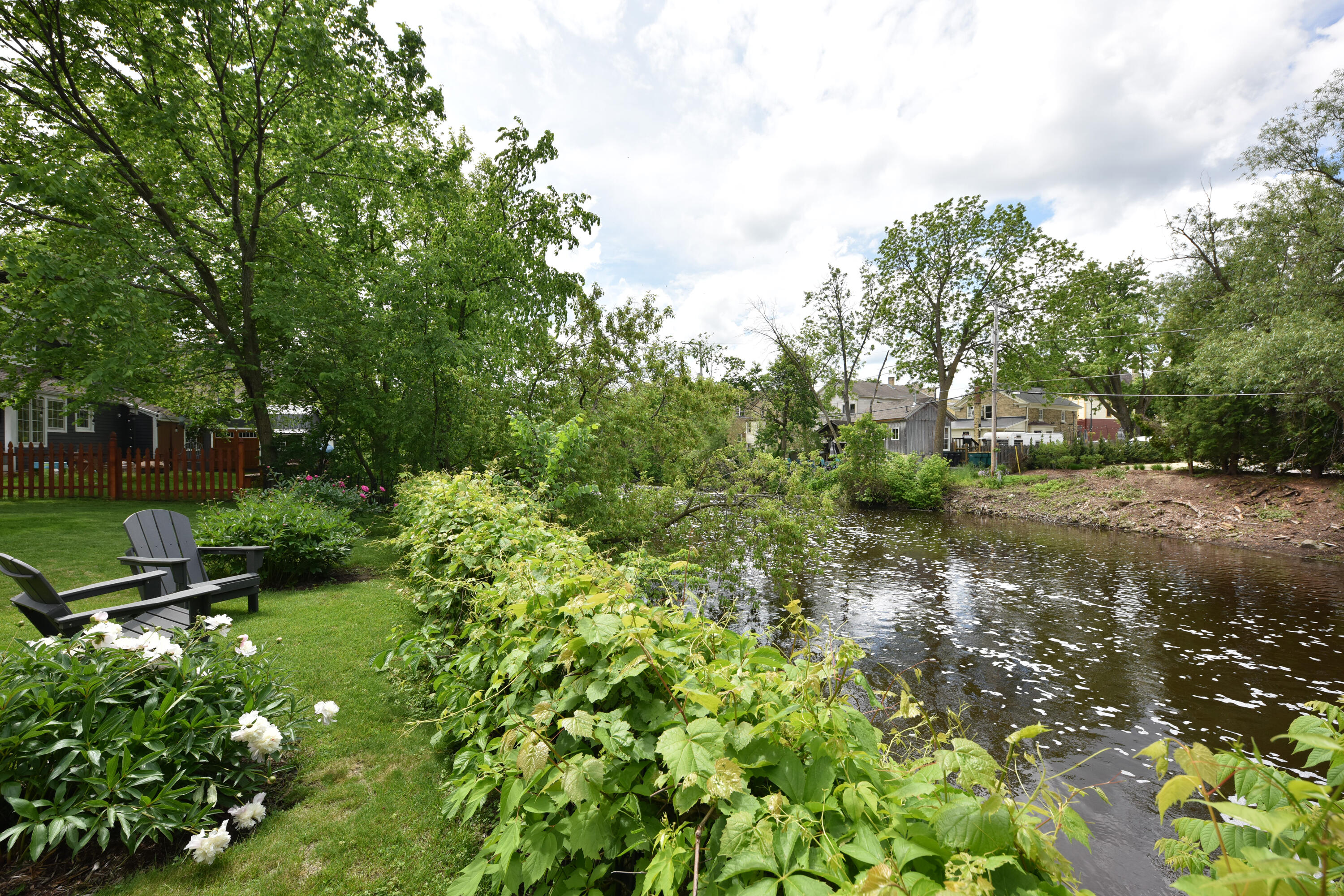 W62N679 Riveredge Dr