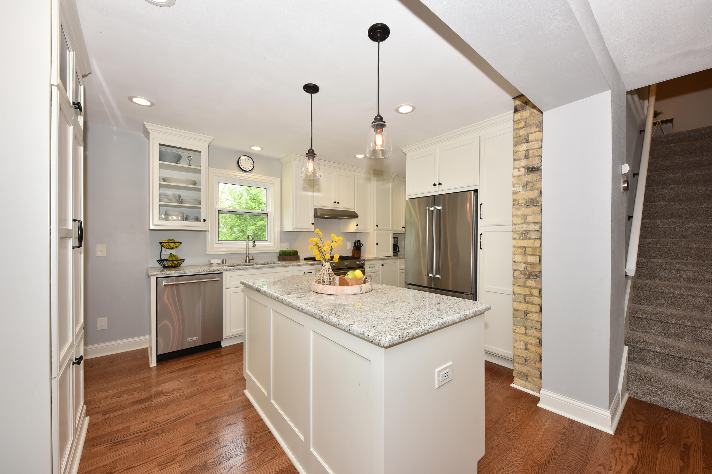 W62N679 Riveredge Dr