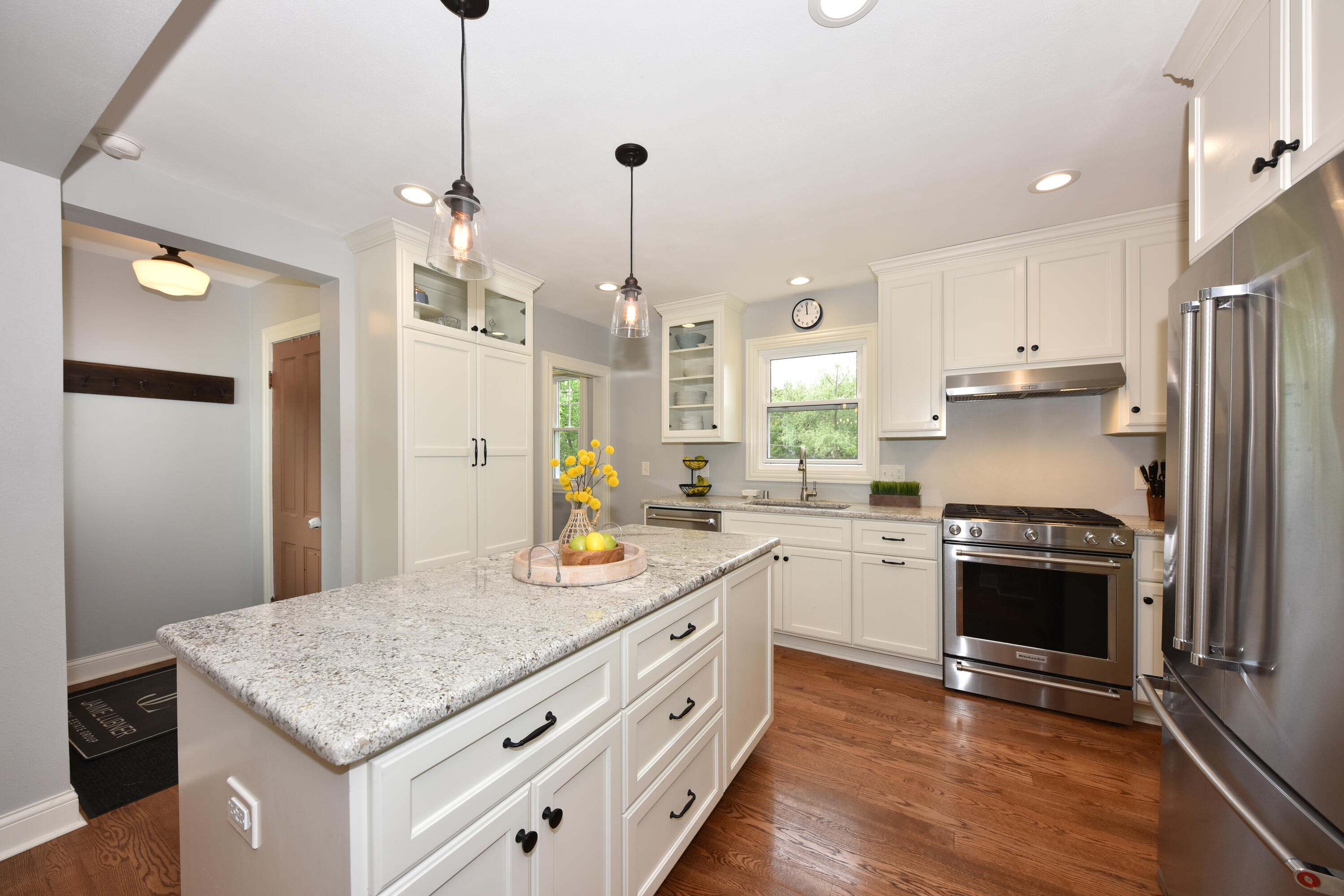 W62N679 Riveredge Dr