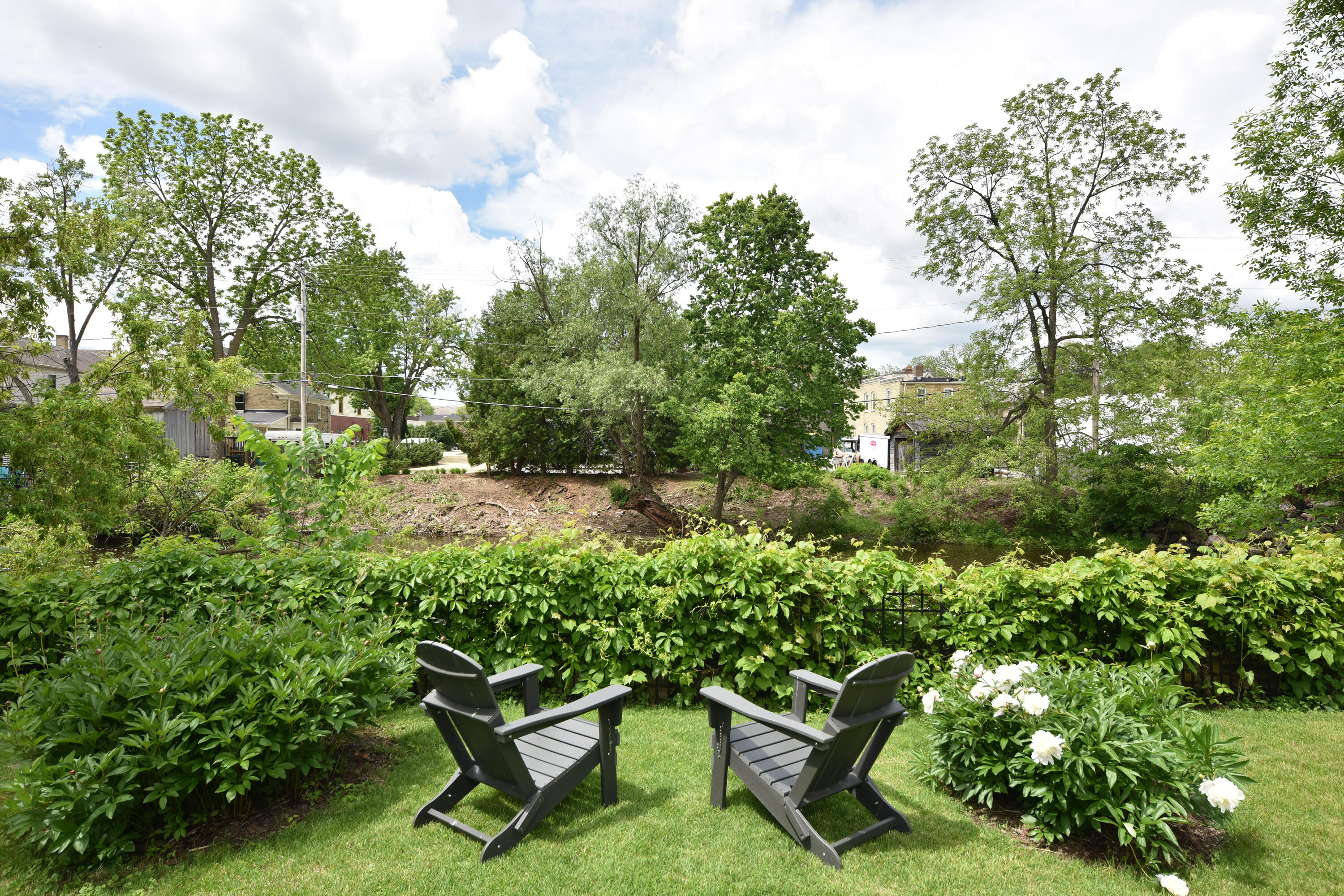 W62N679 Riveredge Dr