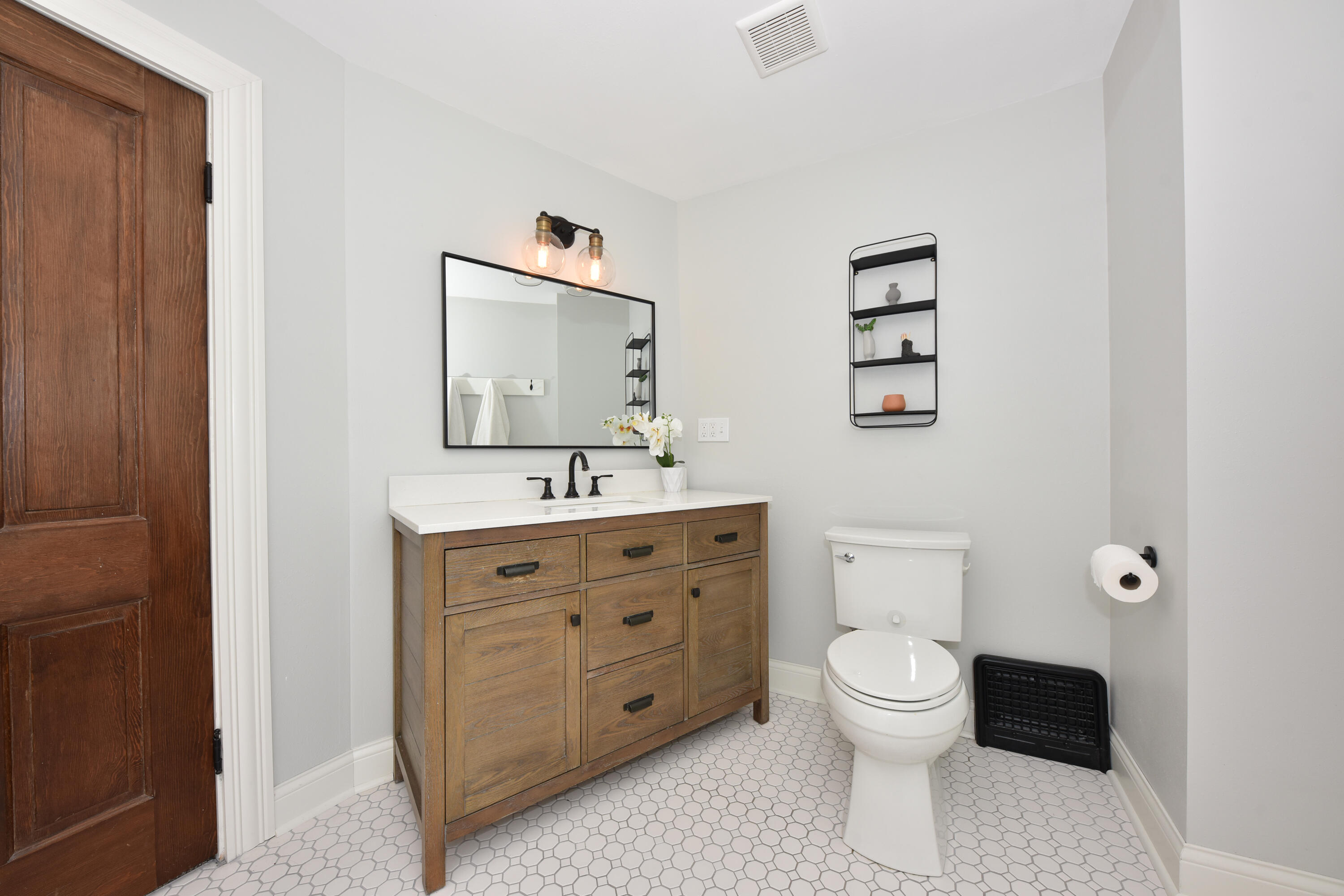 W62N679 Riveredge Dr