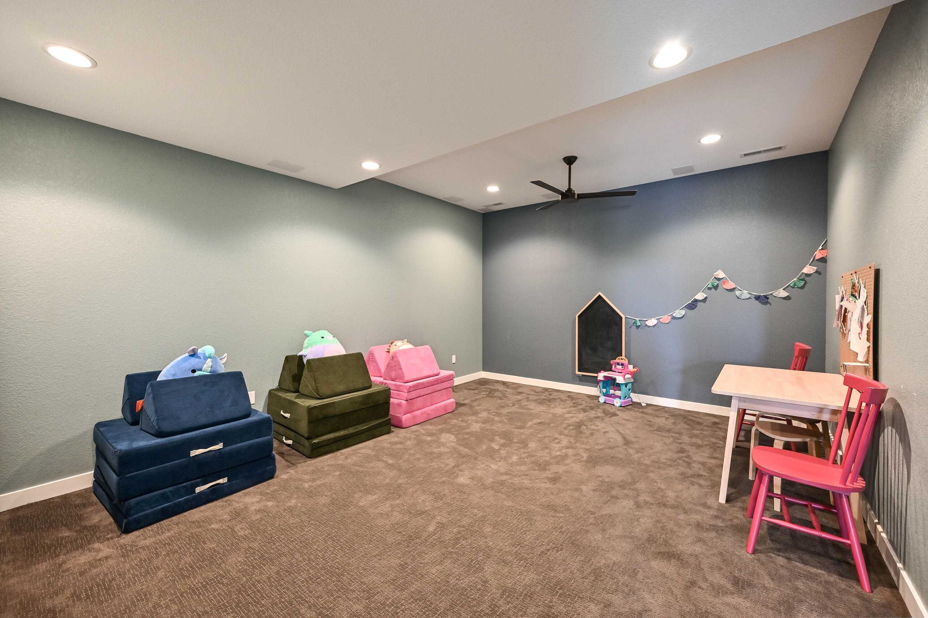 6925 W Oakview Ct