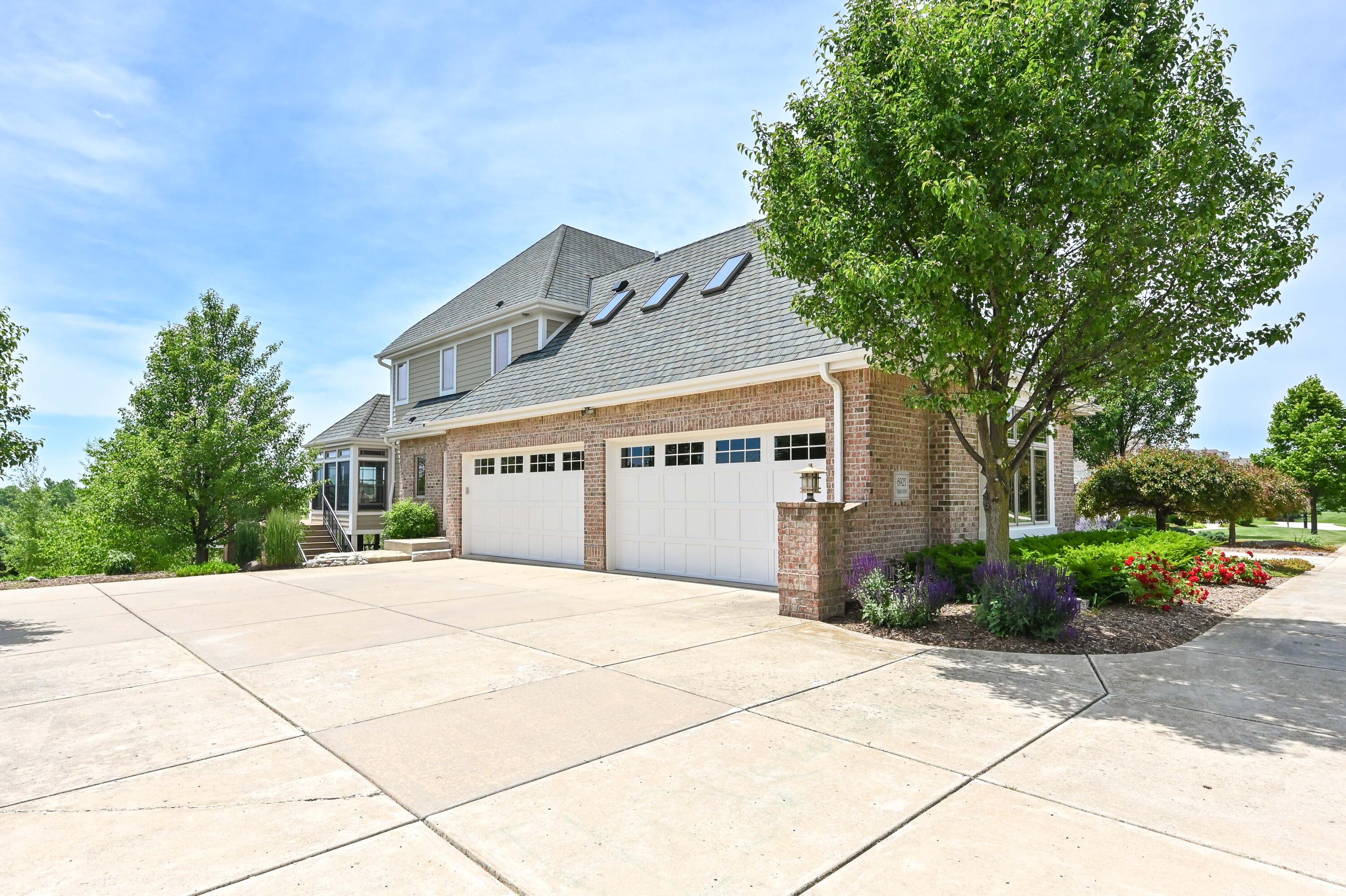 6925 W Oakview Ct