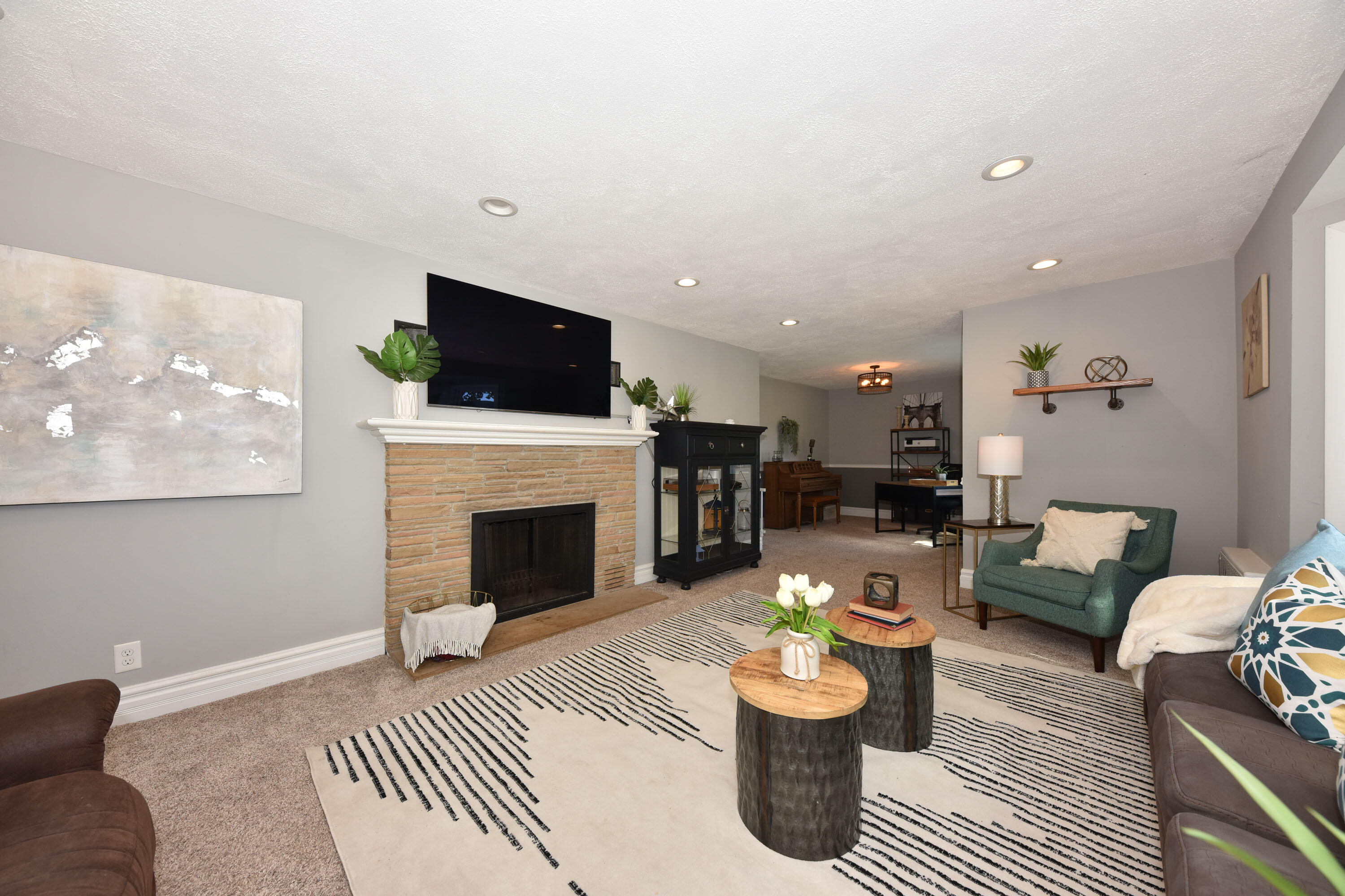 1041 7th Ave