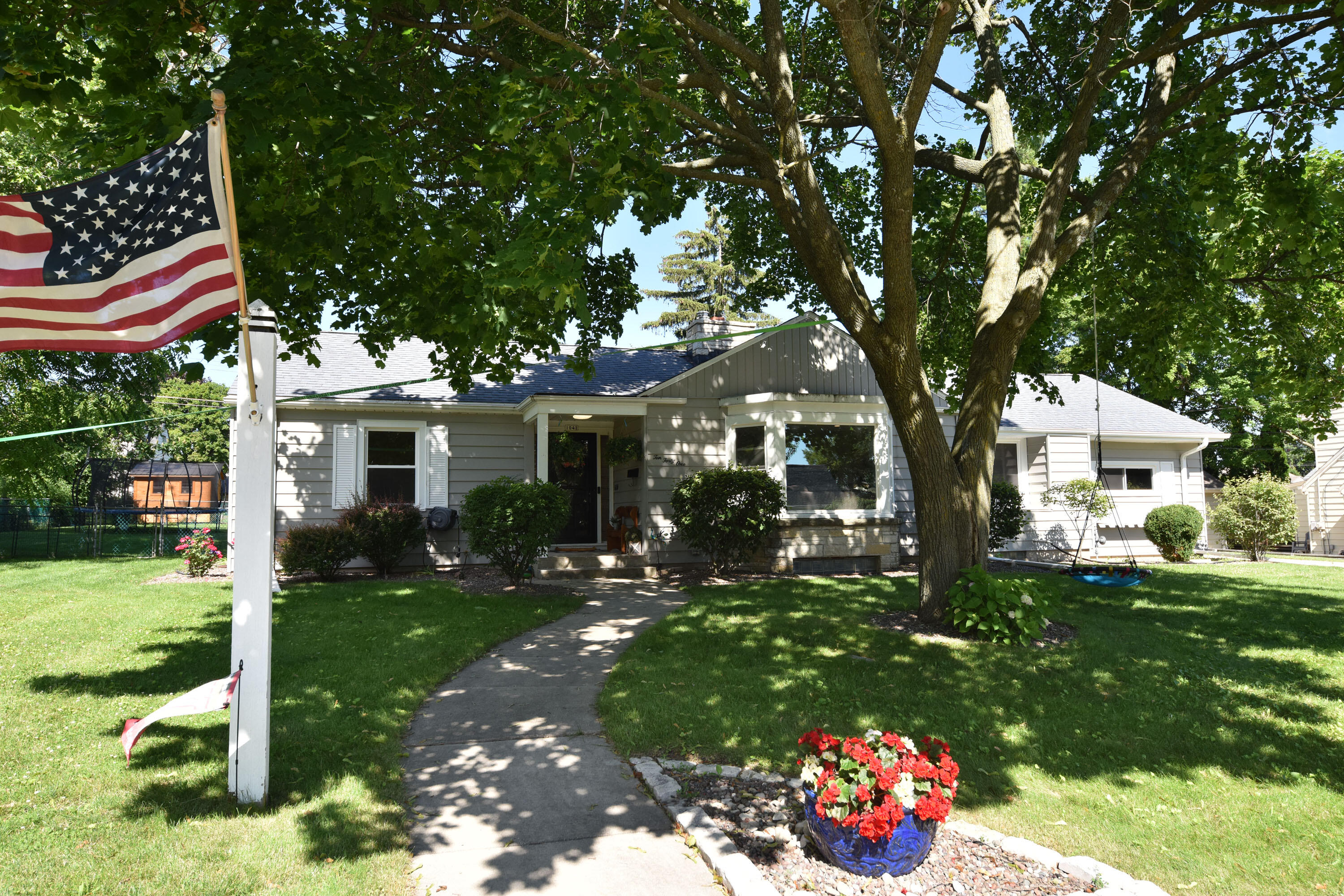 1041 7th Ave