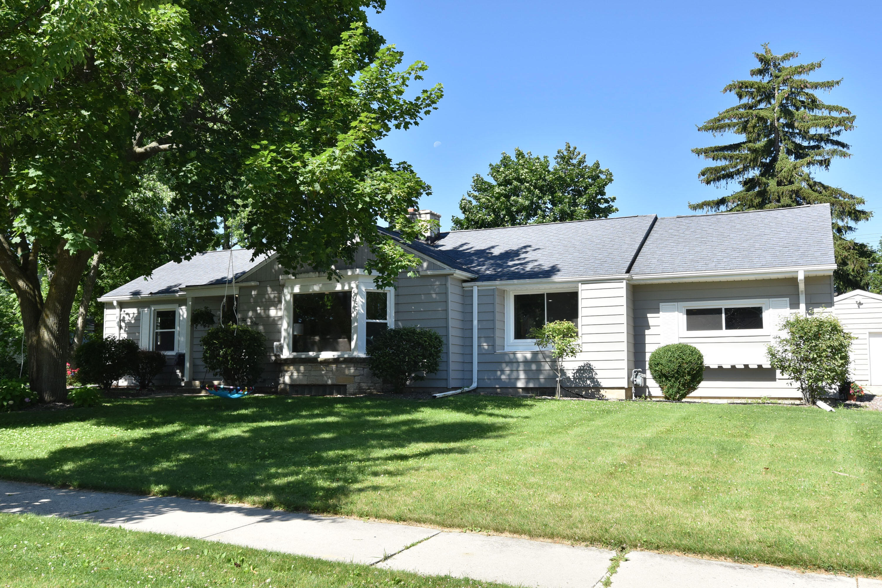 1041 7th Ave