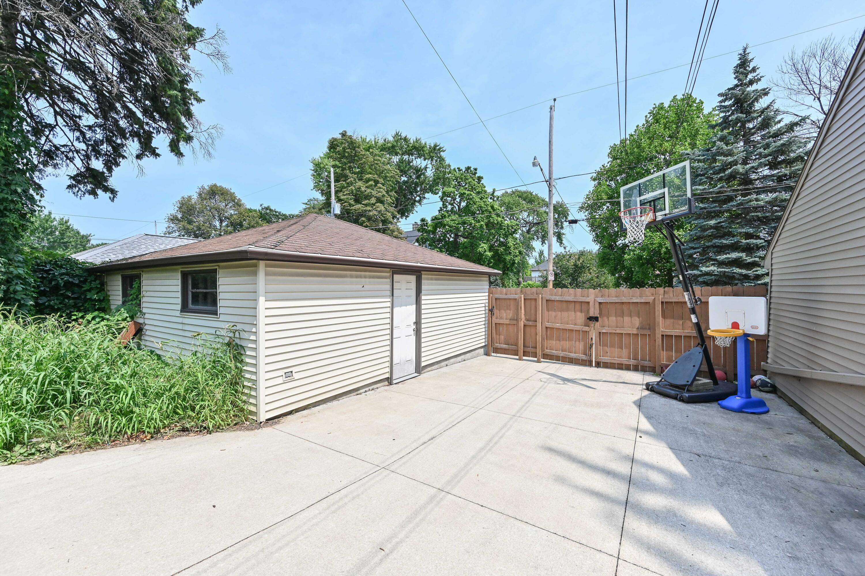 3826 S Austin St