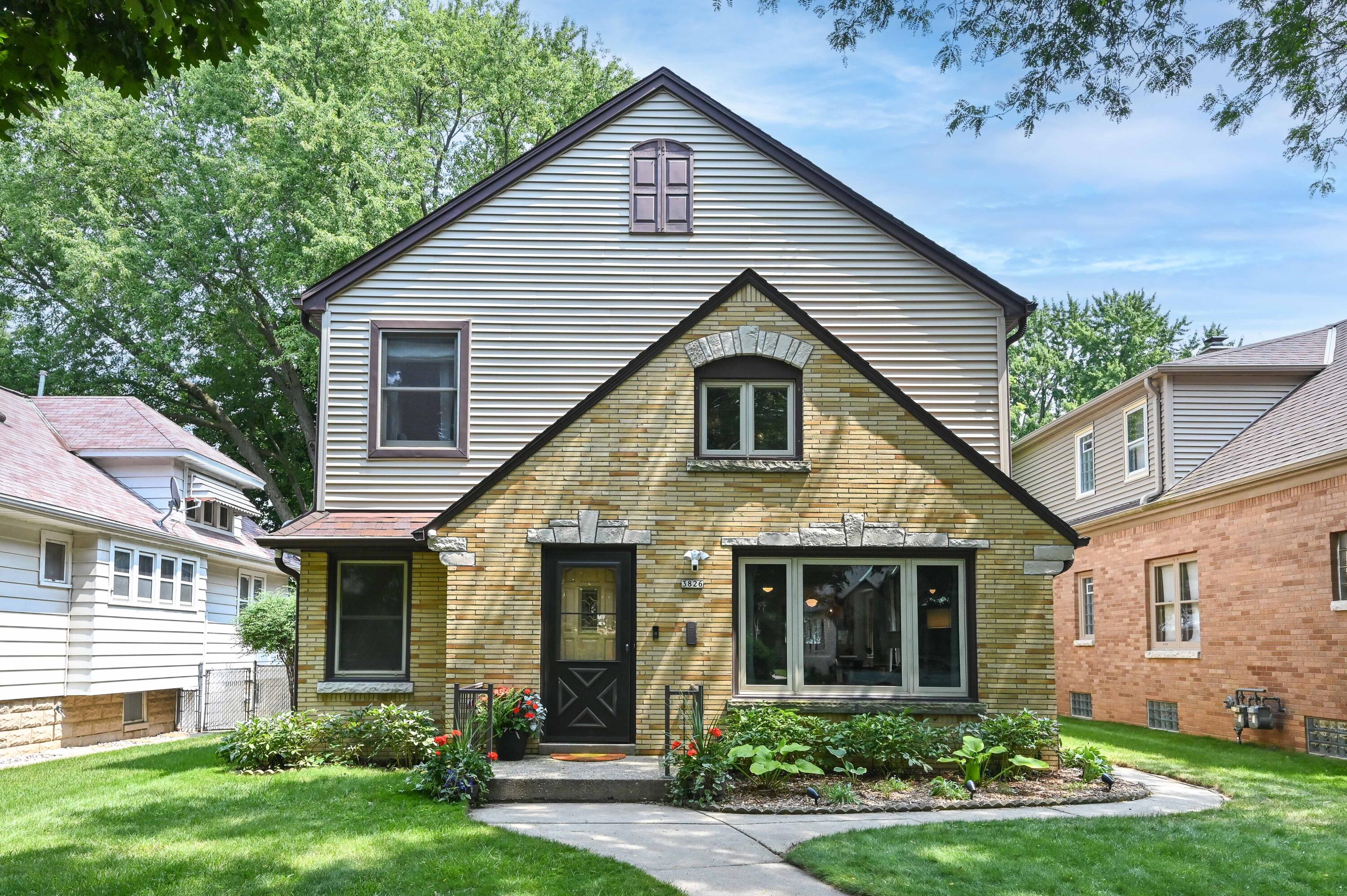 3826 S Austin St
