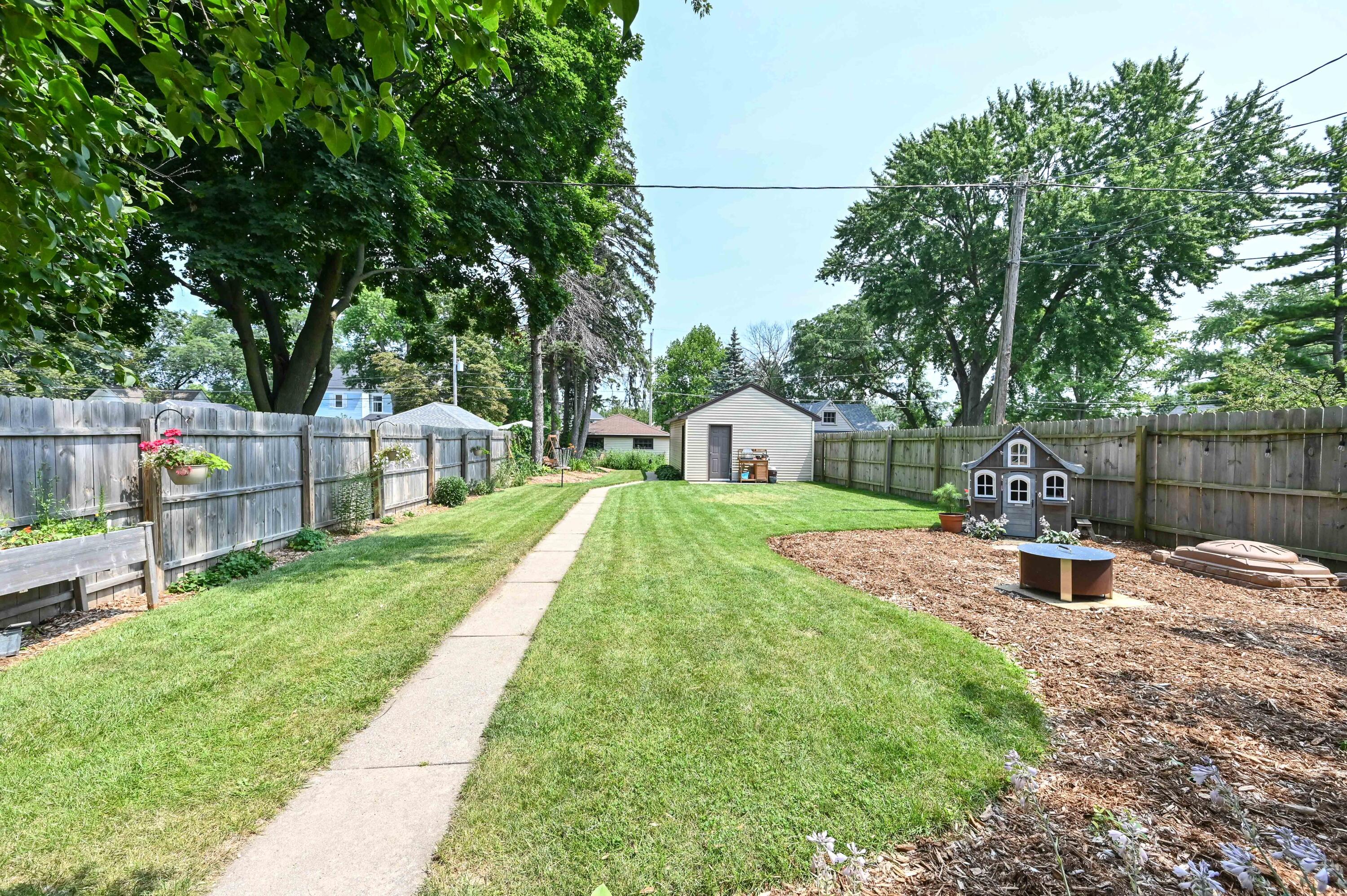 3826 S Austin St