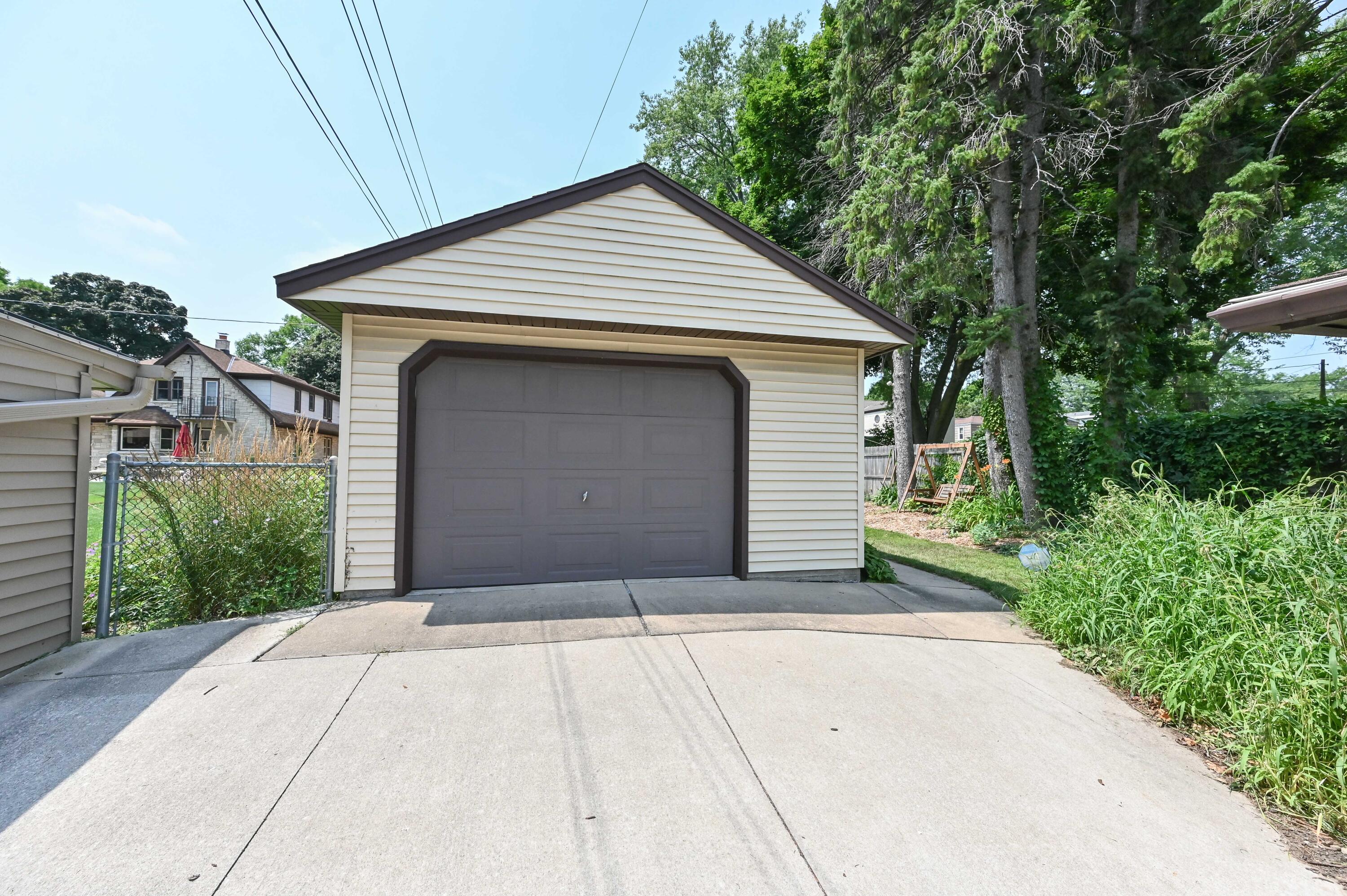 3826 S Austin St