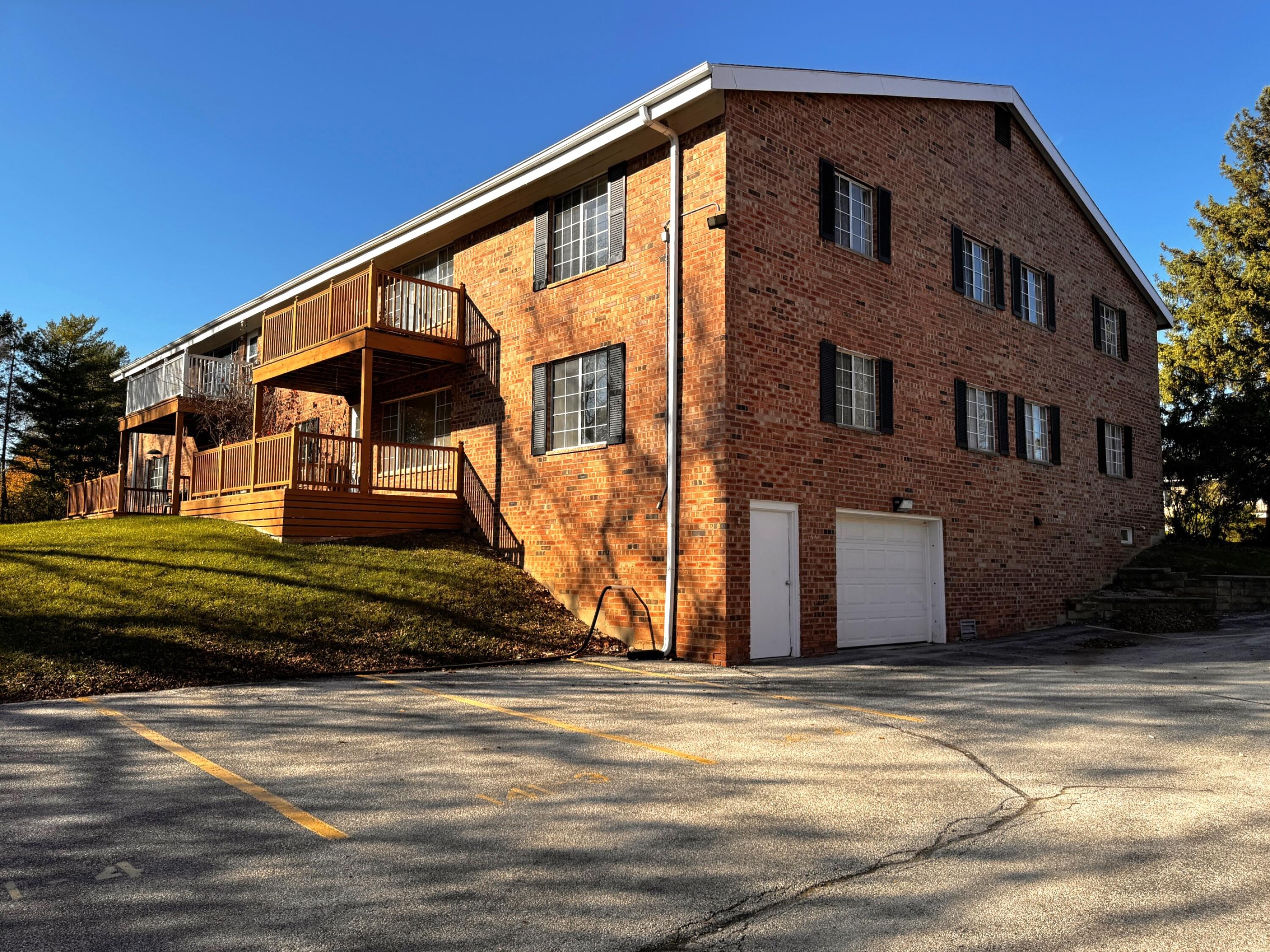141 N Linden Ln 3