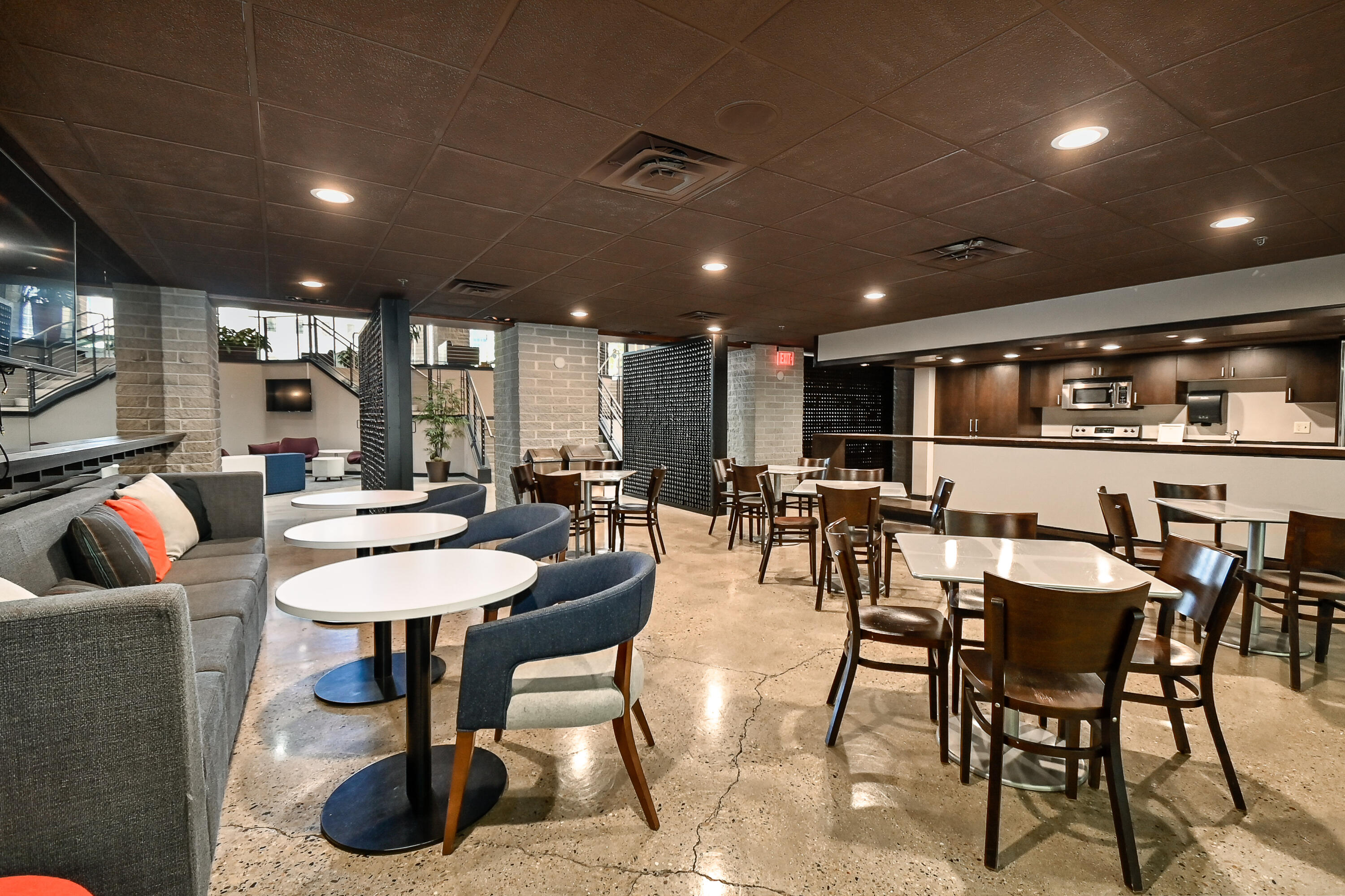270 E Highland Ave 825