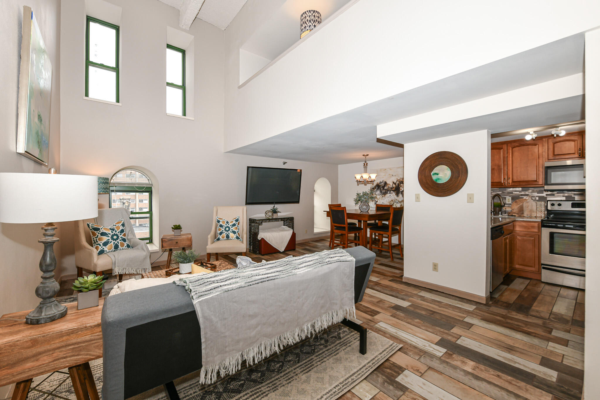 270 E Highland Ave 825