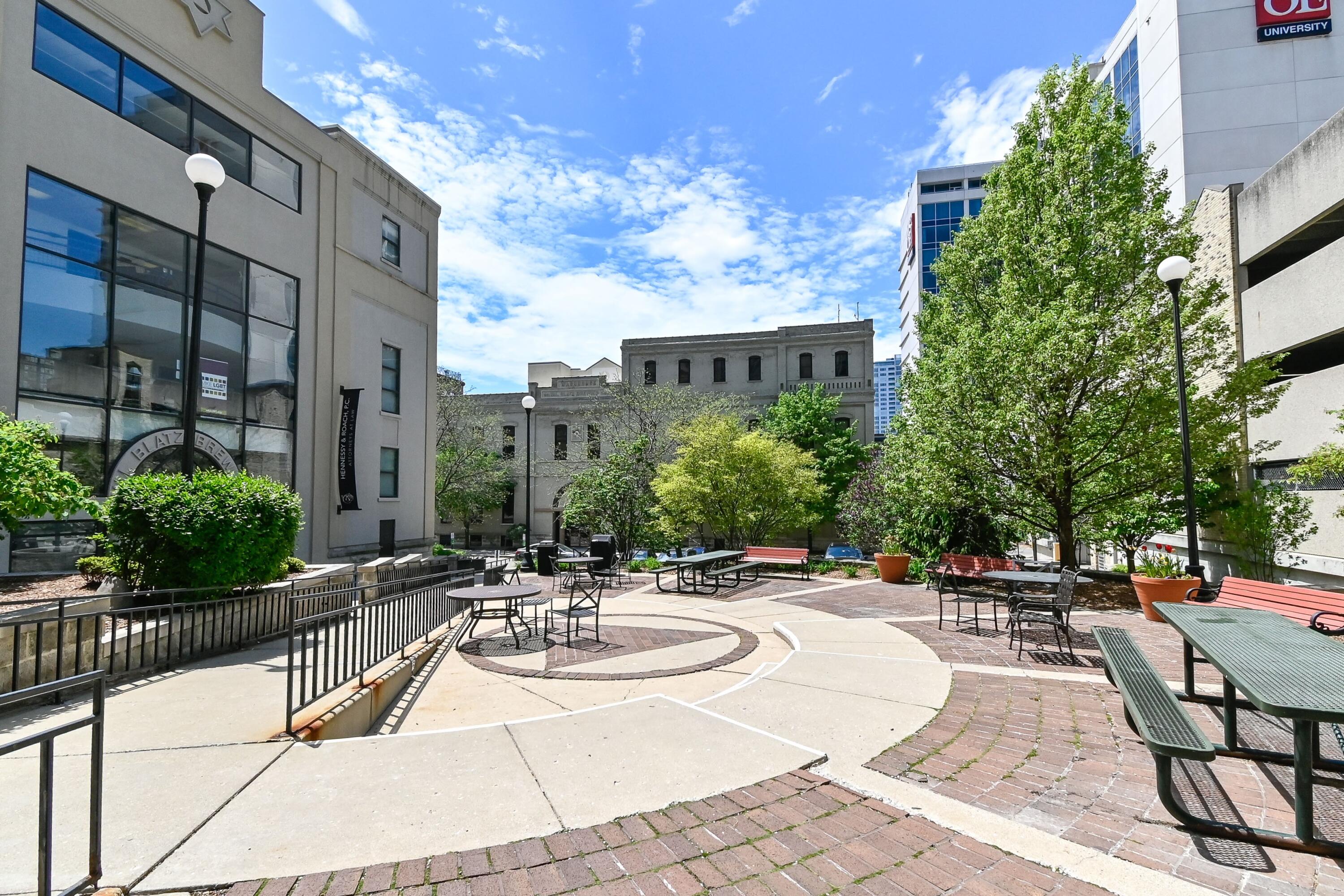 270 E Highland Ave 825