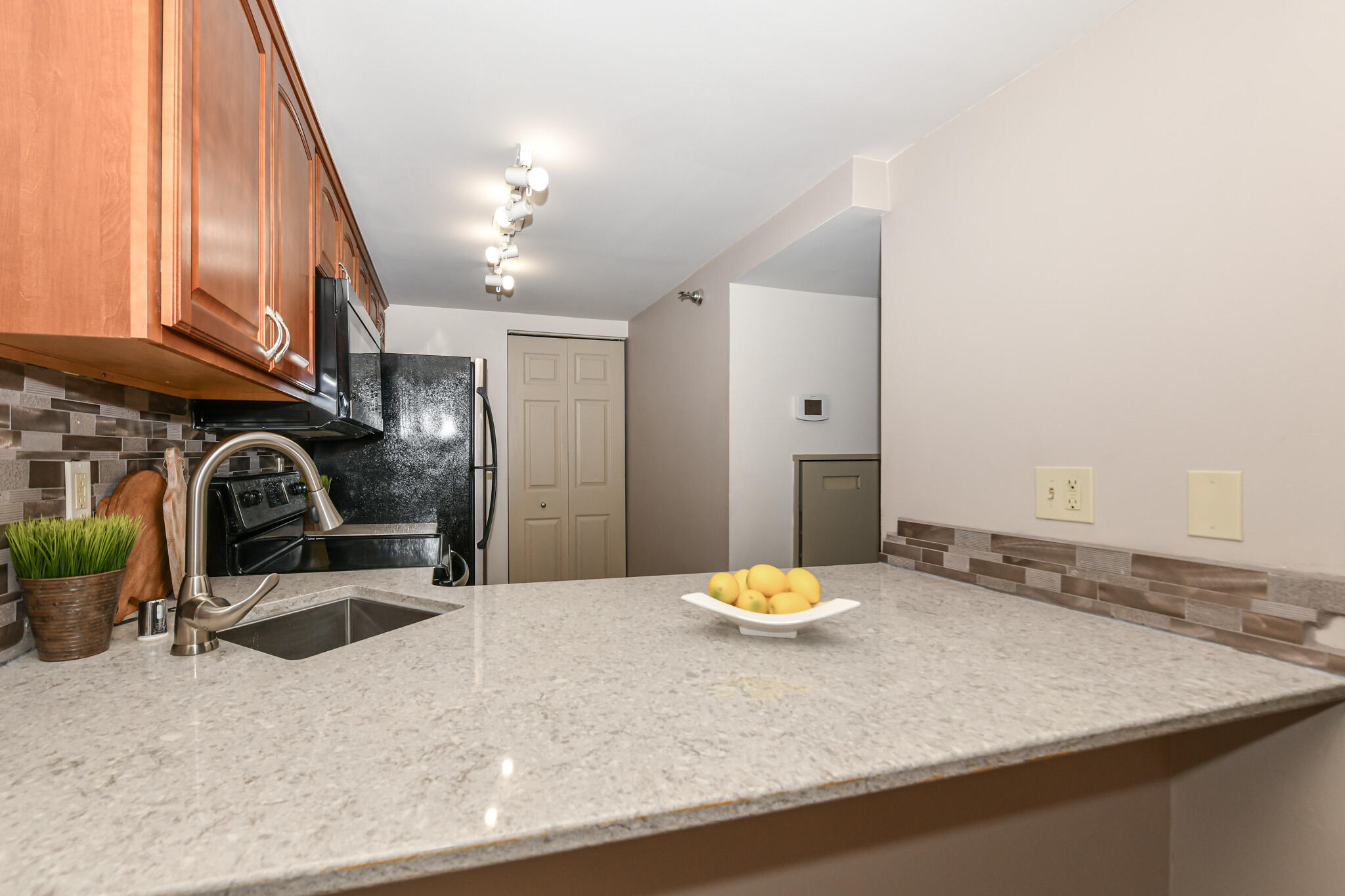 270 E Highland Ave 825