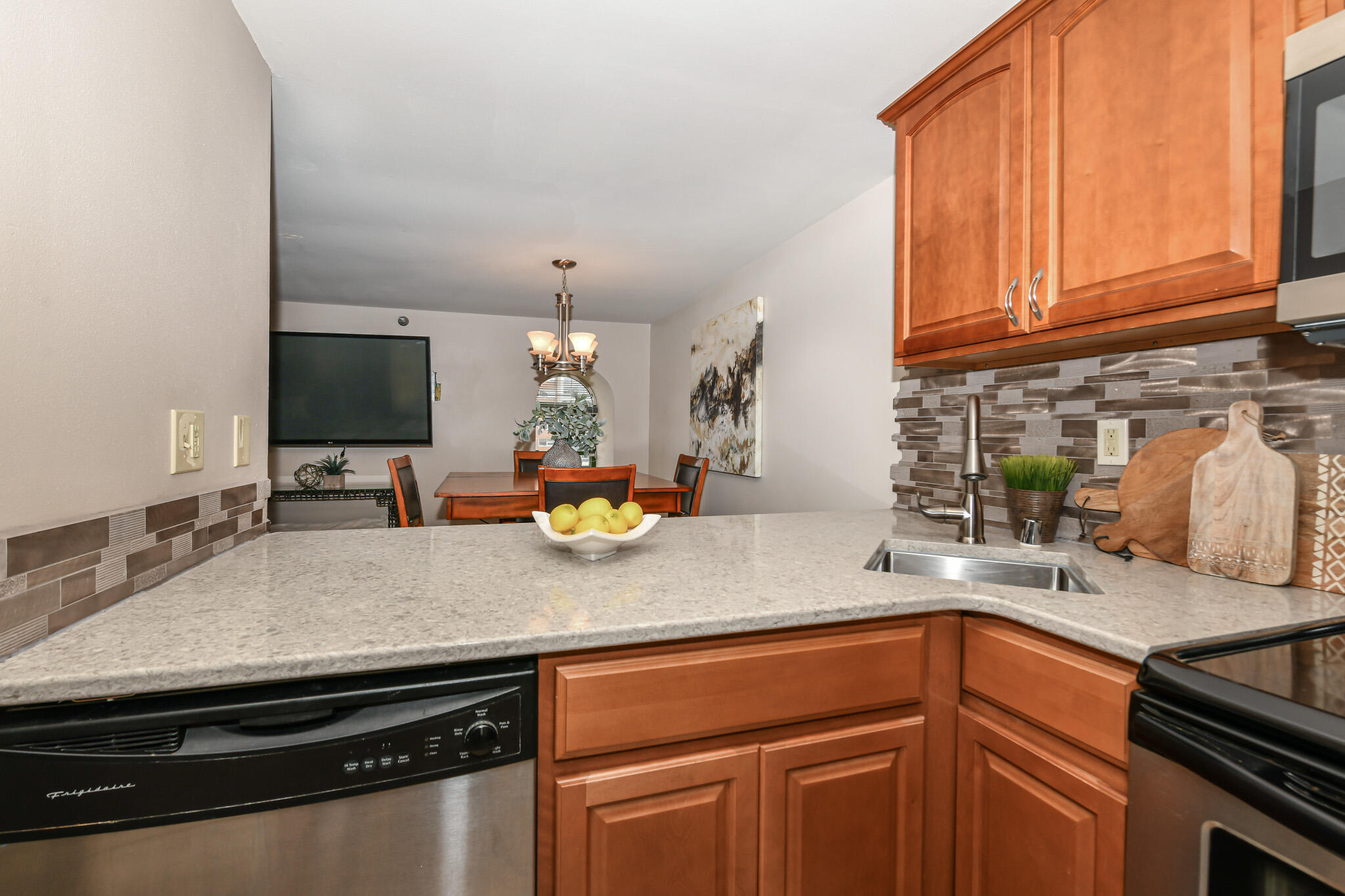 270 E Highland Ave 825