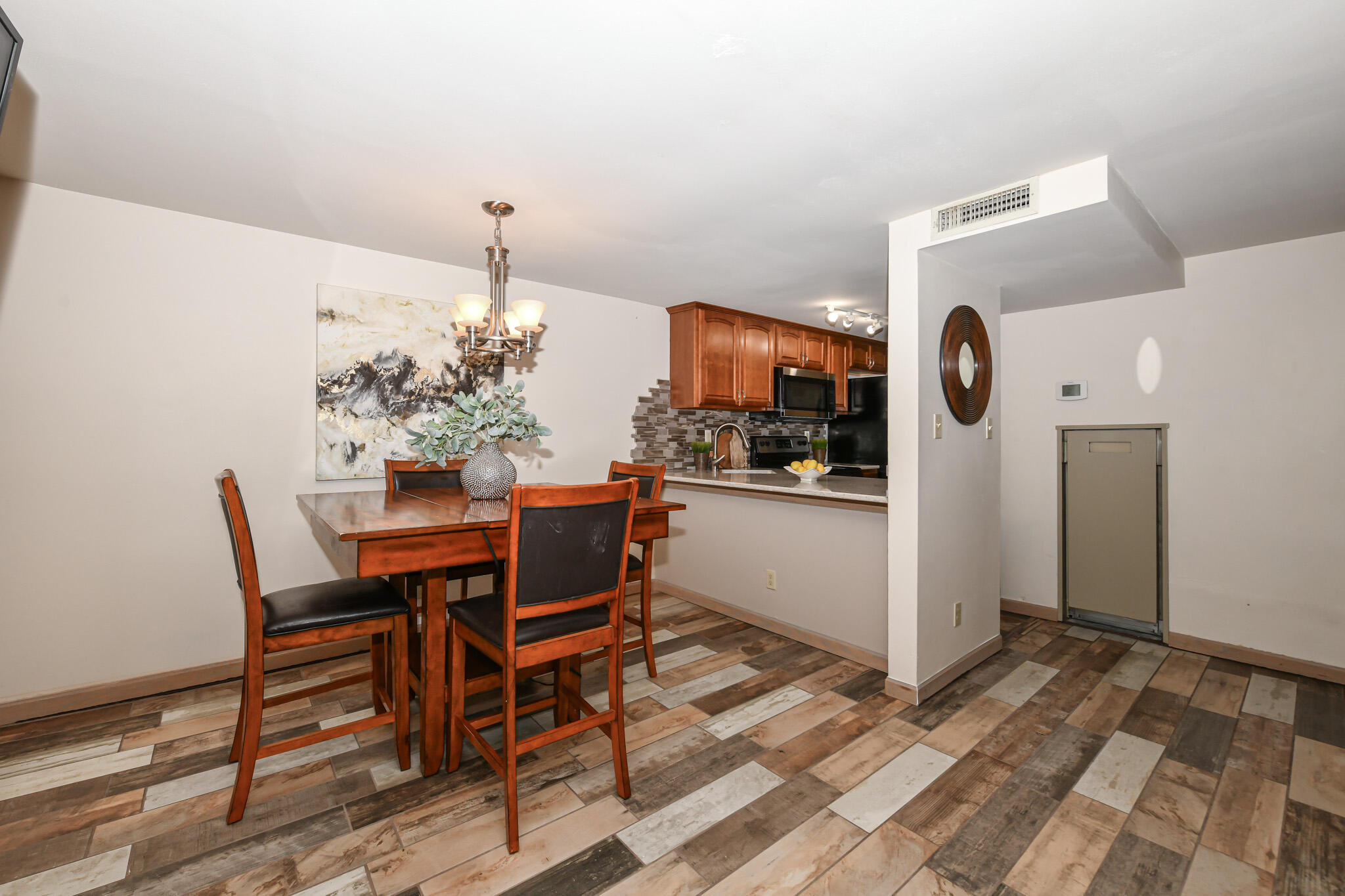270 E Highland Ave 825