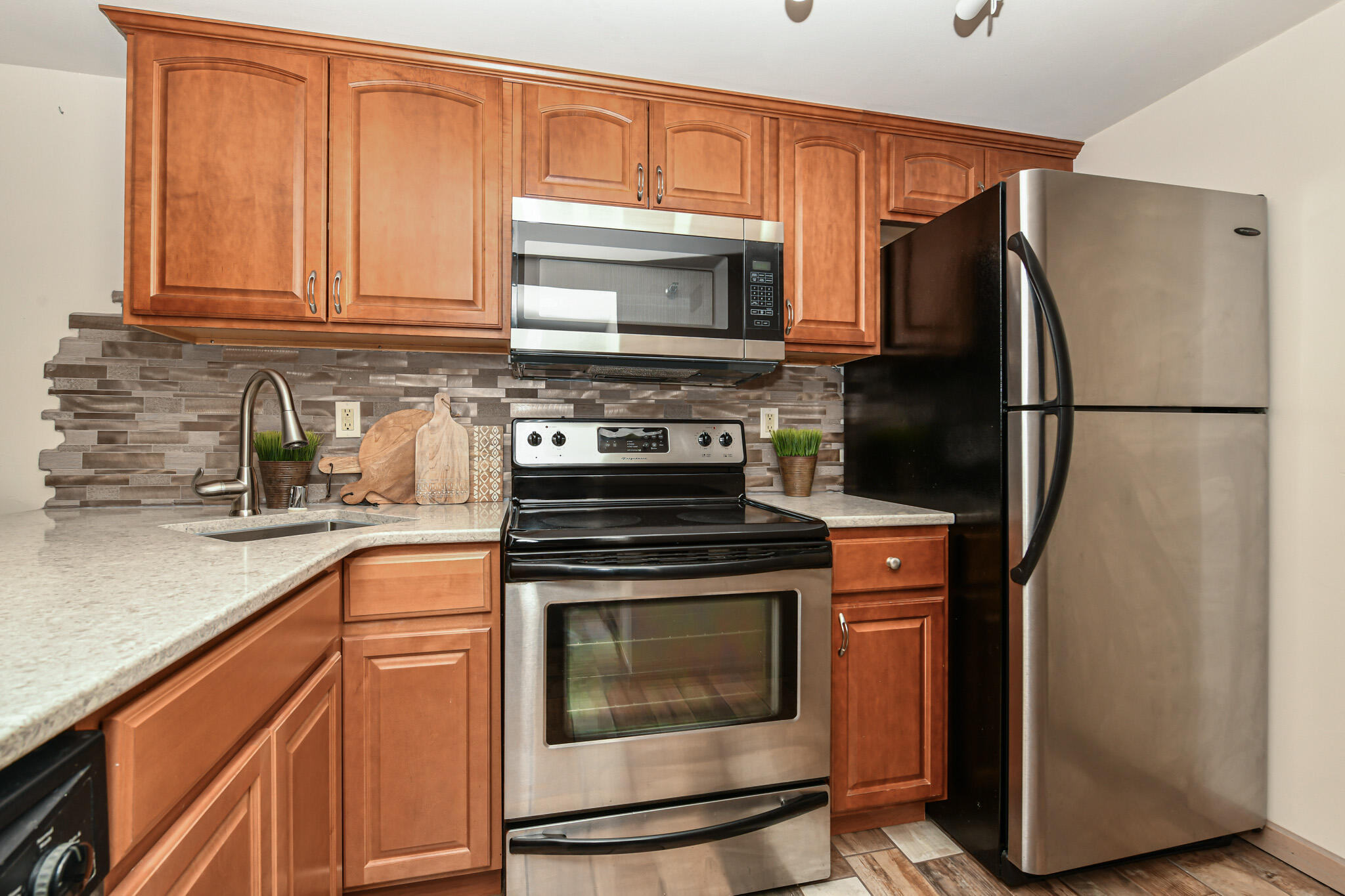 270 E Highland Ave 825