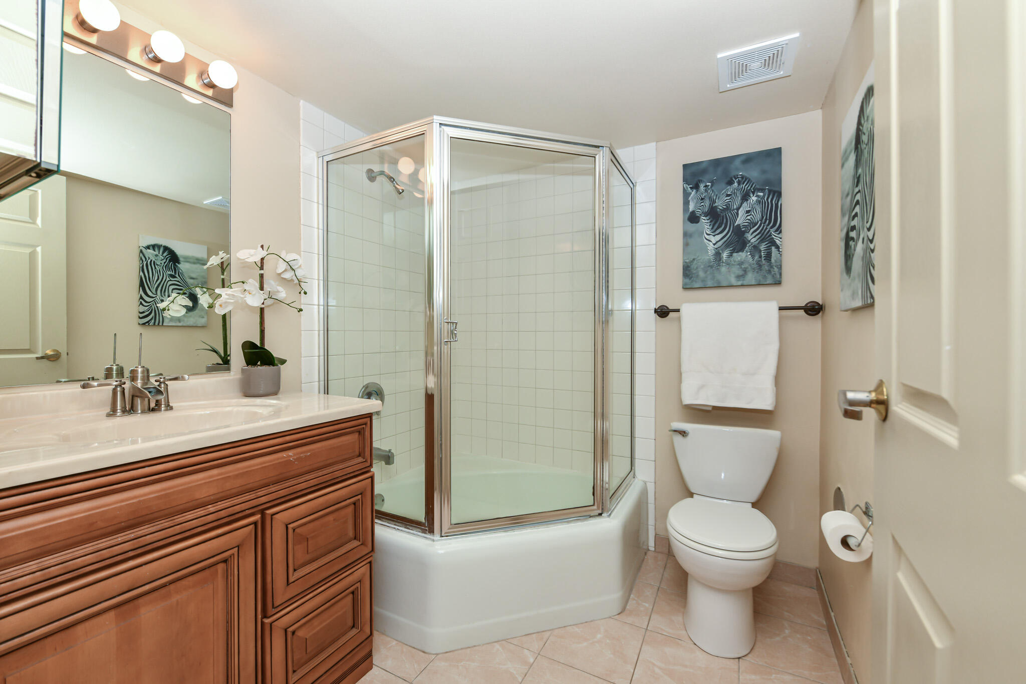 270 E Highland Ave 825