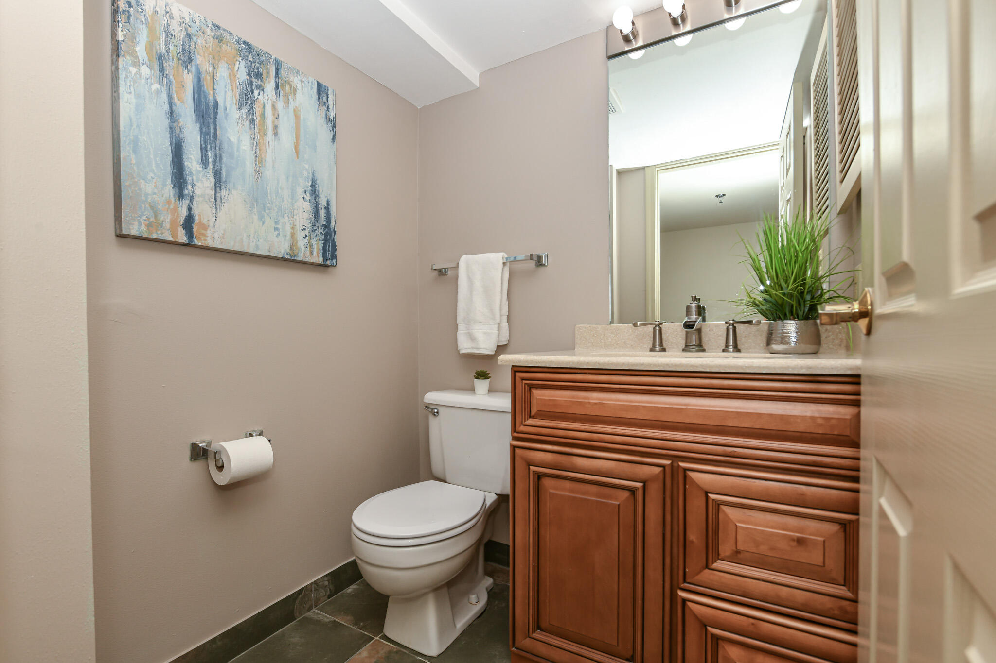 270 E Highland Ave 825