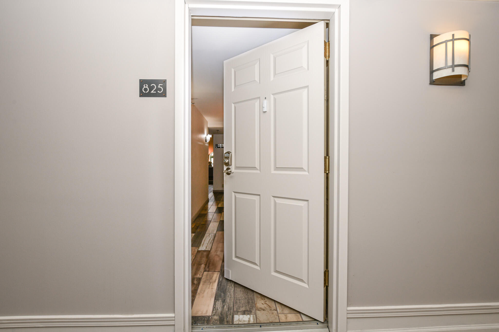 270 E Highland Ave 825