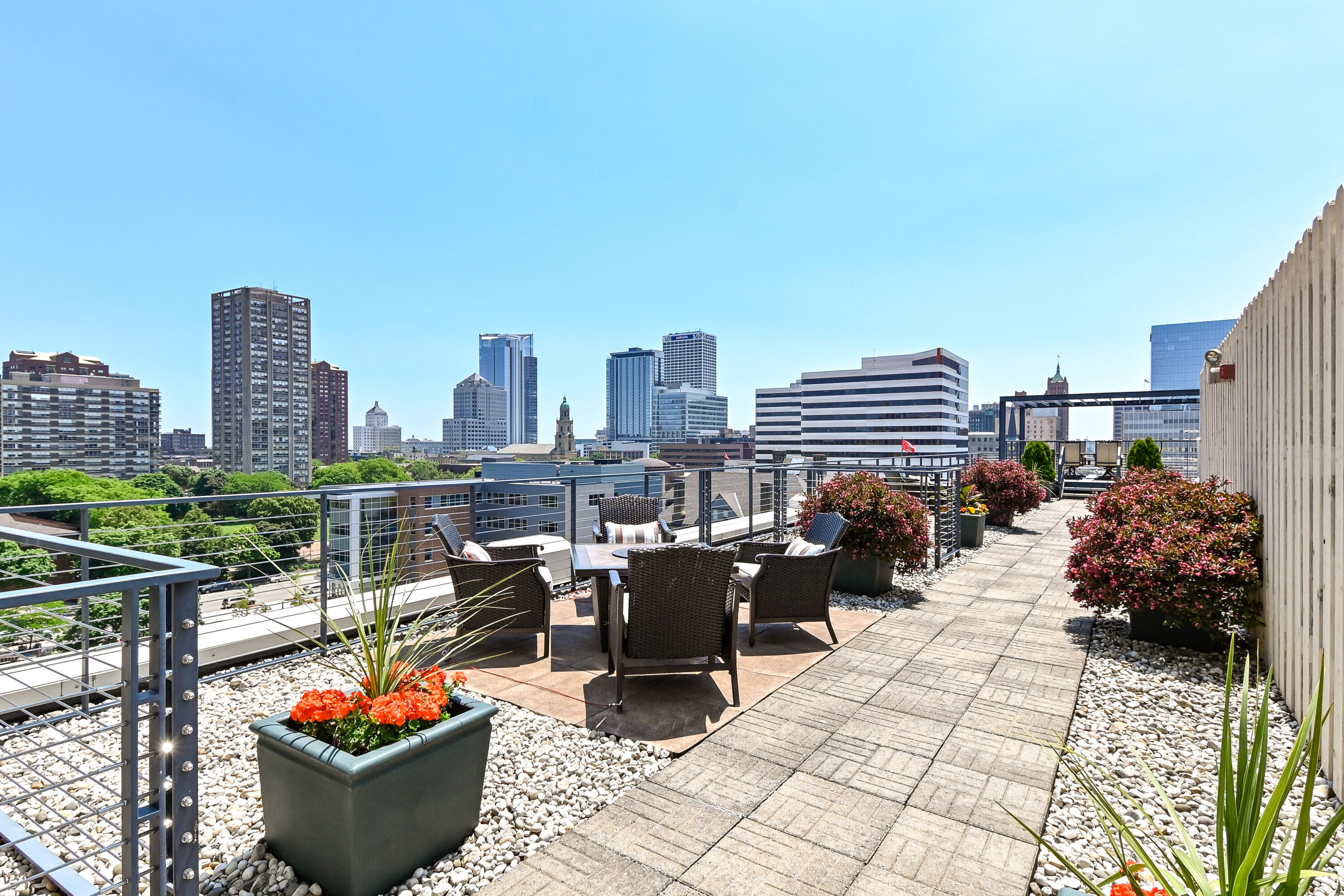270 E Highland Ave 825