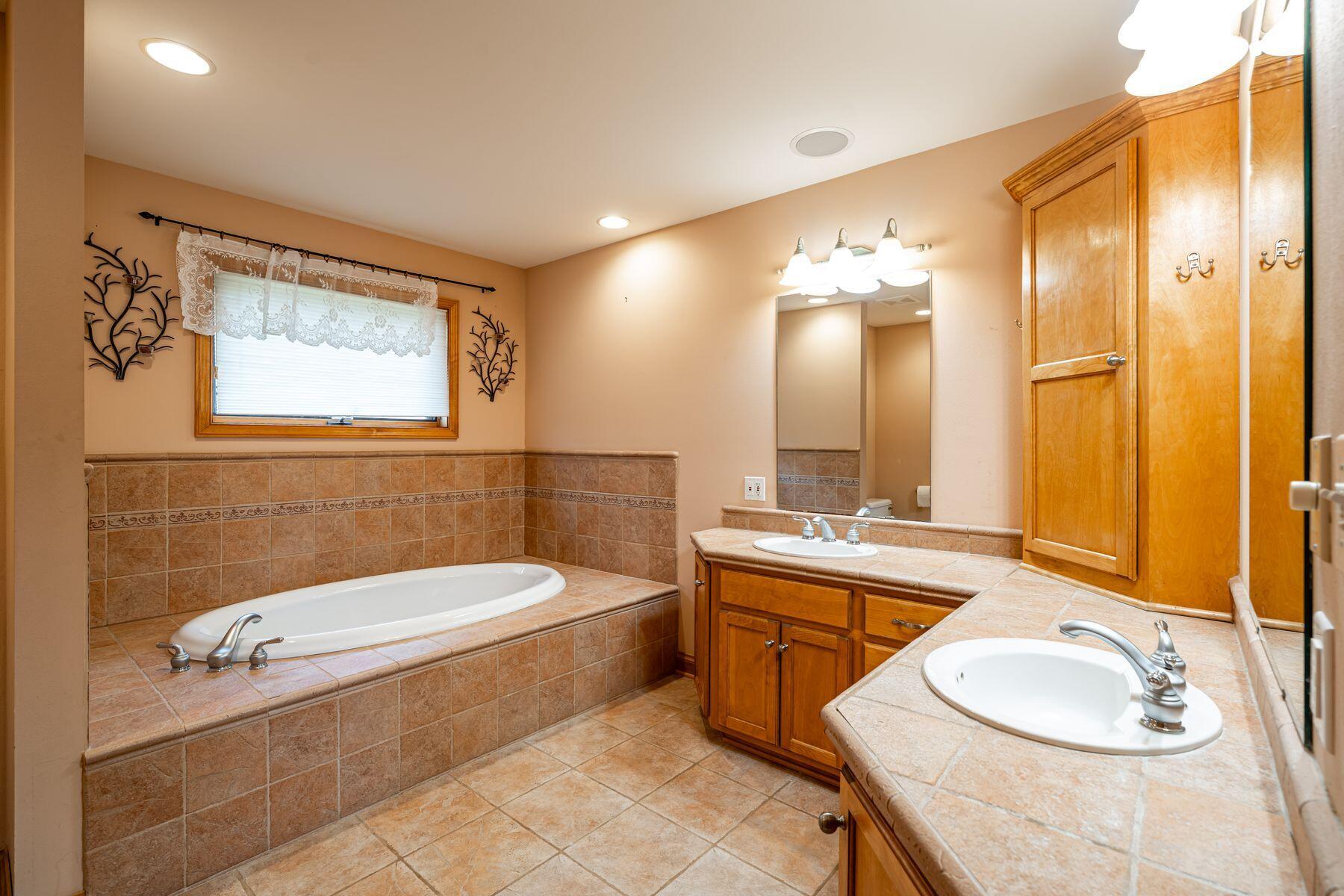 W280N4970 Jerilane Ct, Merton