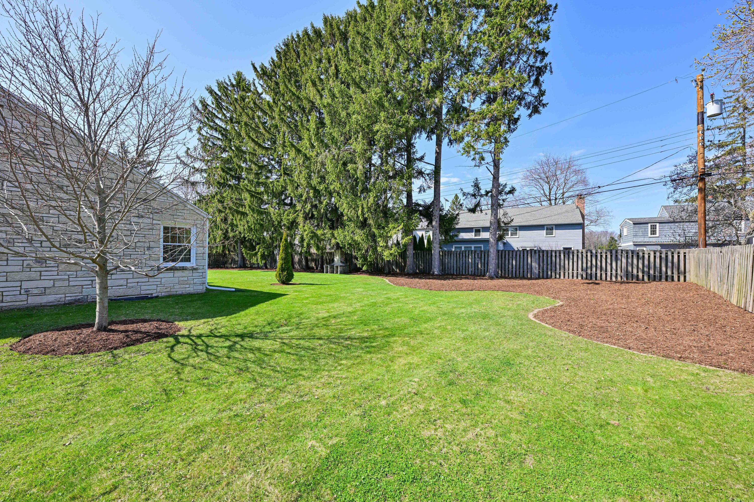 830 W Apple Tree Rd