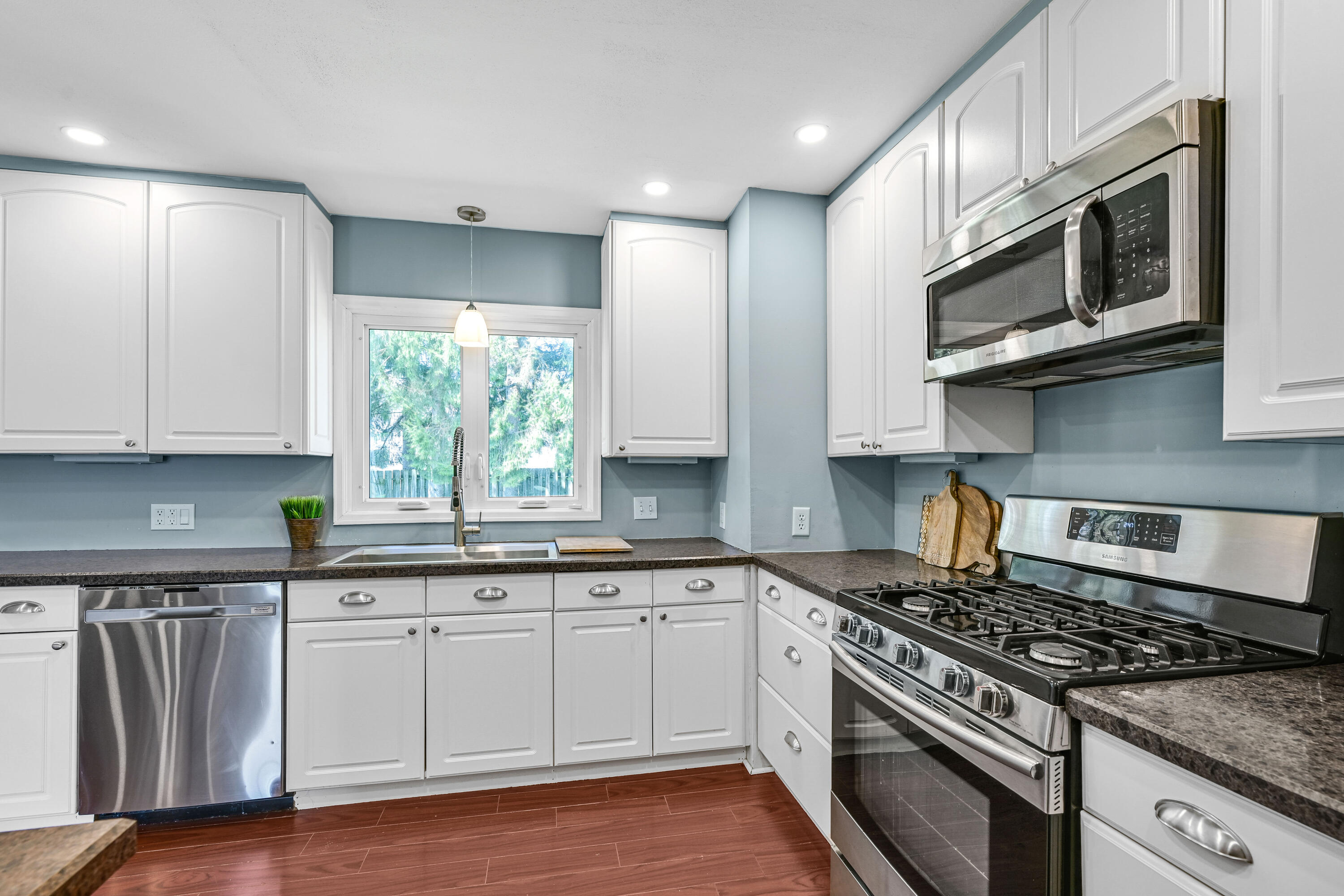830 W Apple Tree Rd