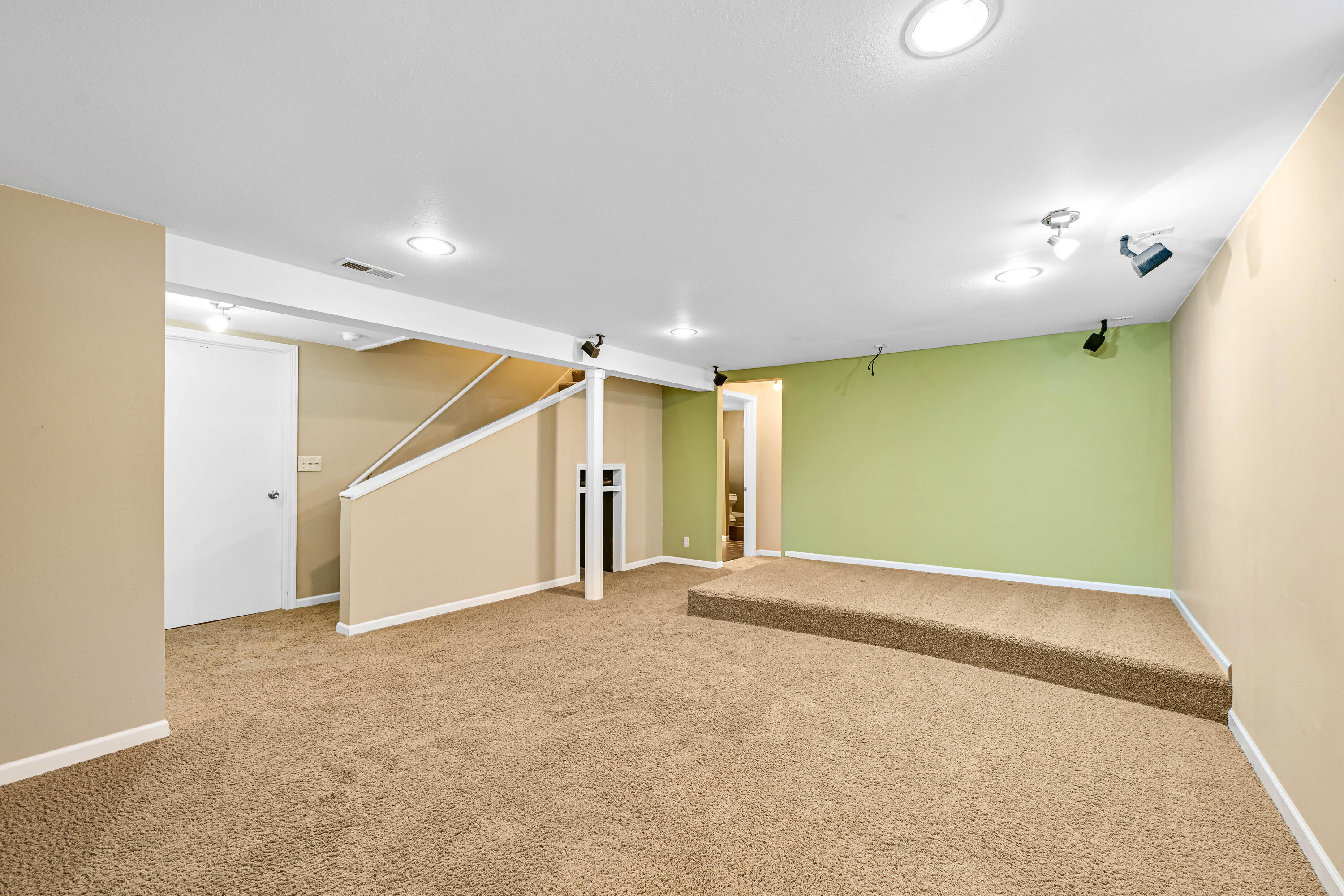 830 W Apple Tree Rd